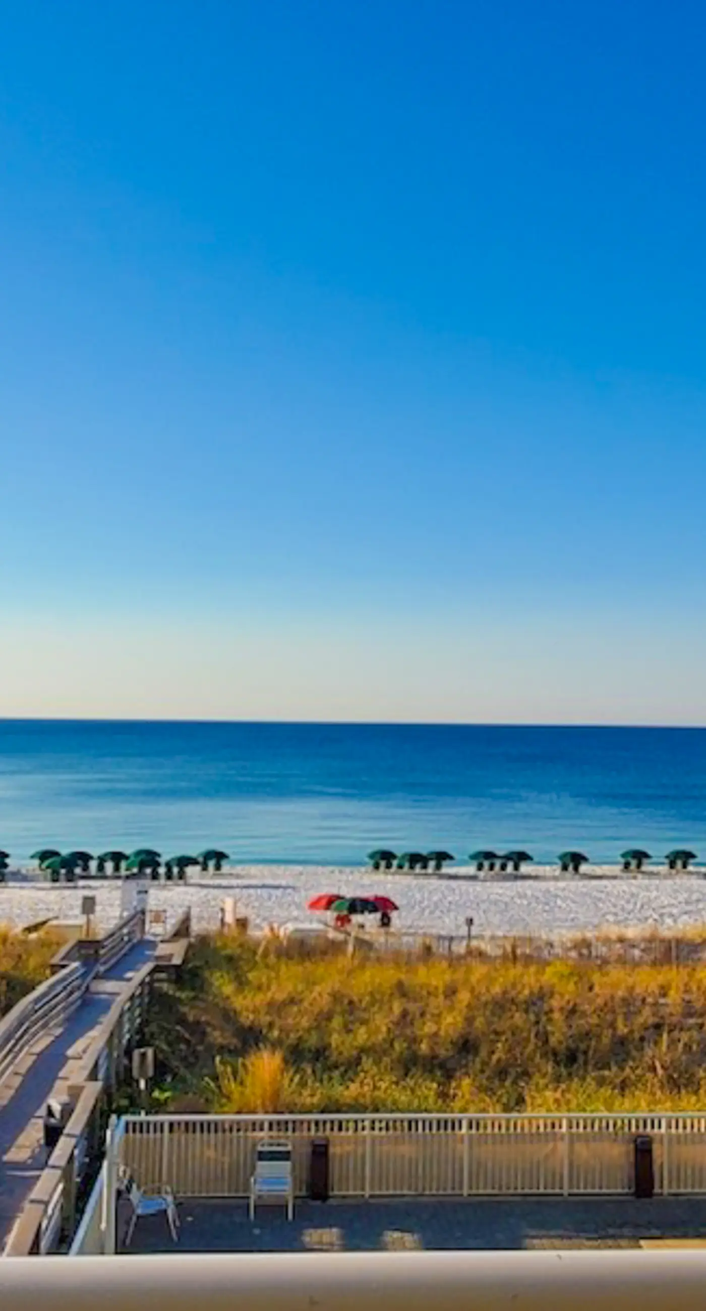 Beachfront 3rd Floor Condo w/Private Balcony, Shared Heated Pool, Beach Access