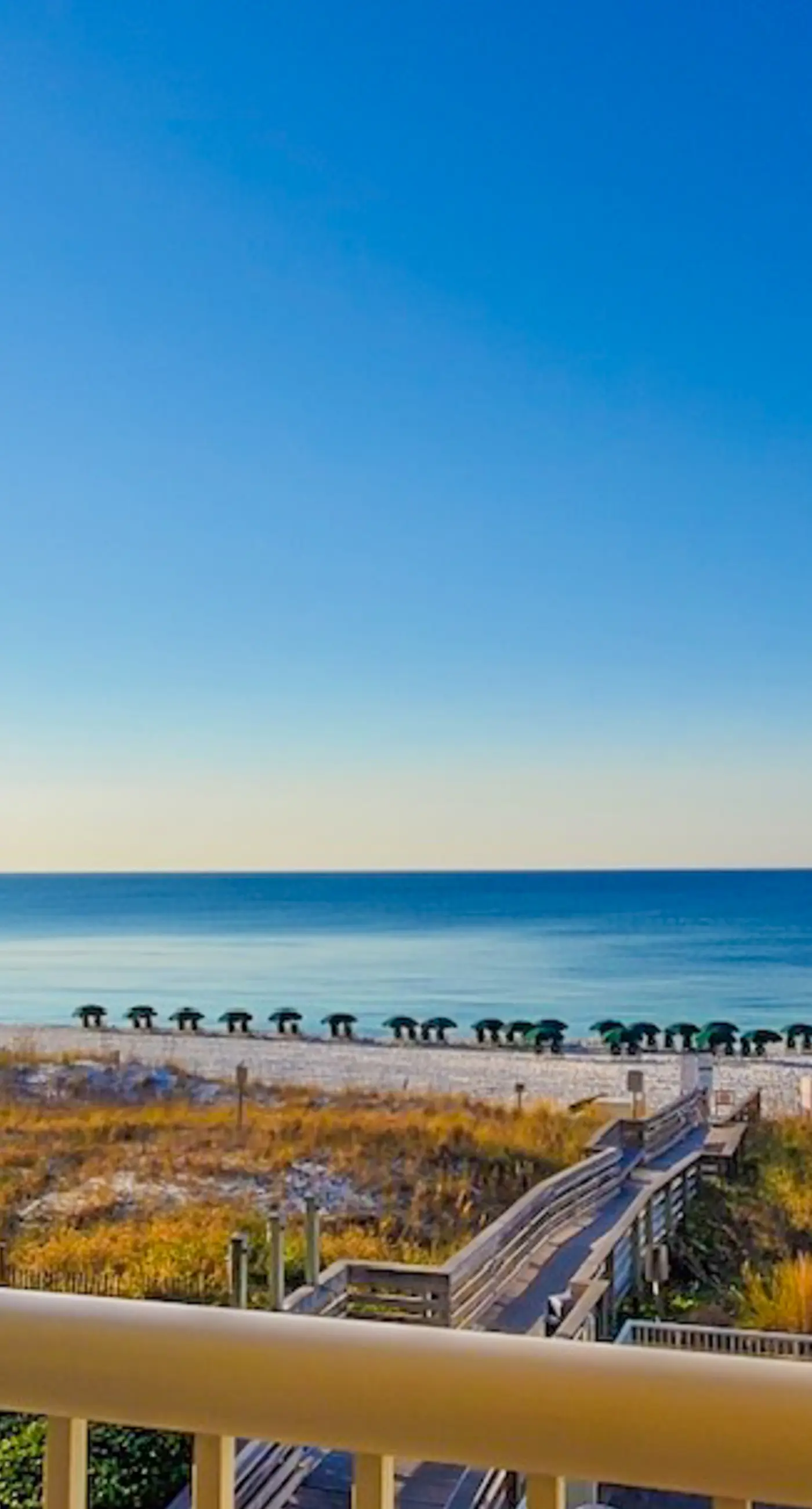 Beachfront 3rd Floor Condo w/Private Balcony, Shared Heated Pool, Beach Access