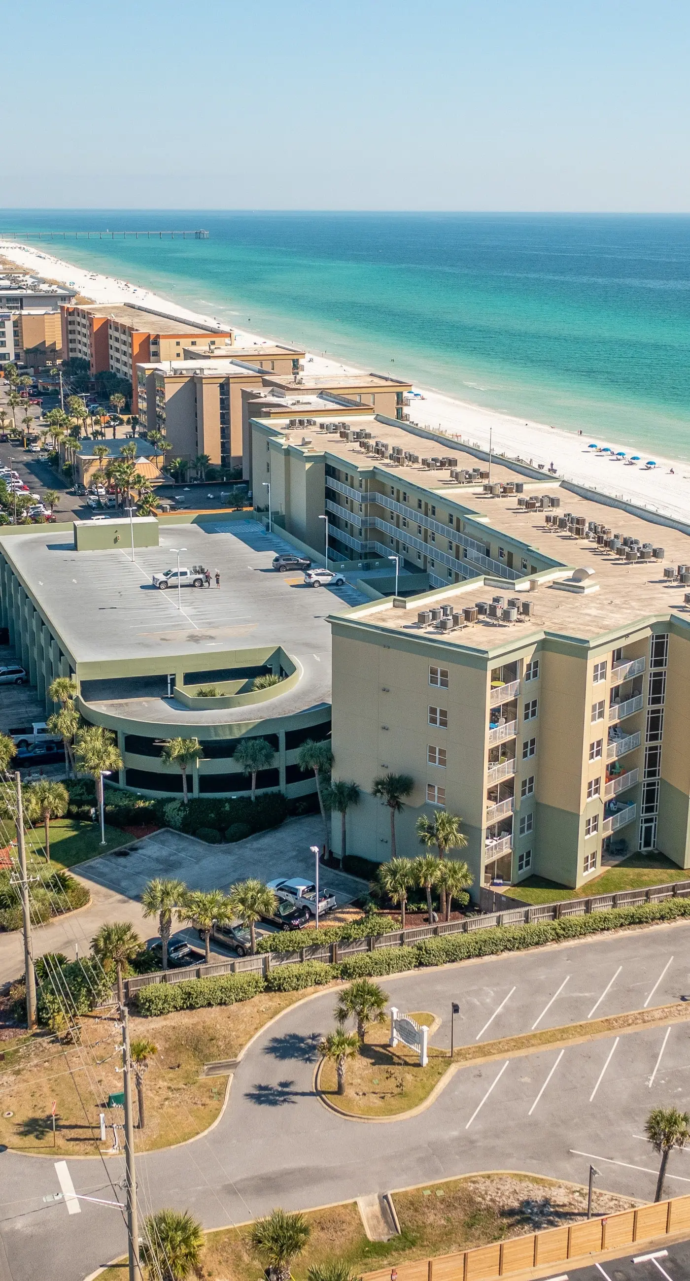 Beachfront 3rd Floor Condo w/Private Balcony, Shared Heated Pool, Beach Access
