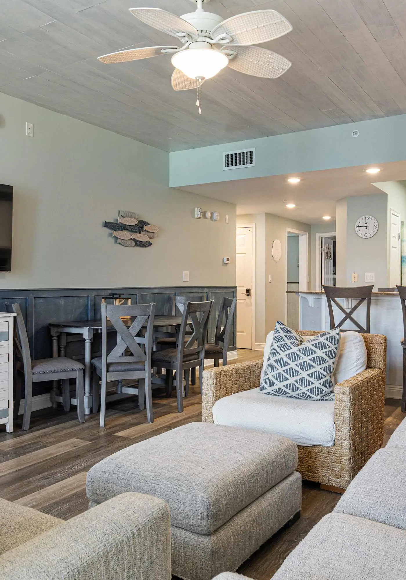 Fourth Floor Oceanfront Condo with Shared Pool, High-Speed WiFi, & Central AC