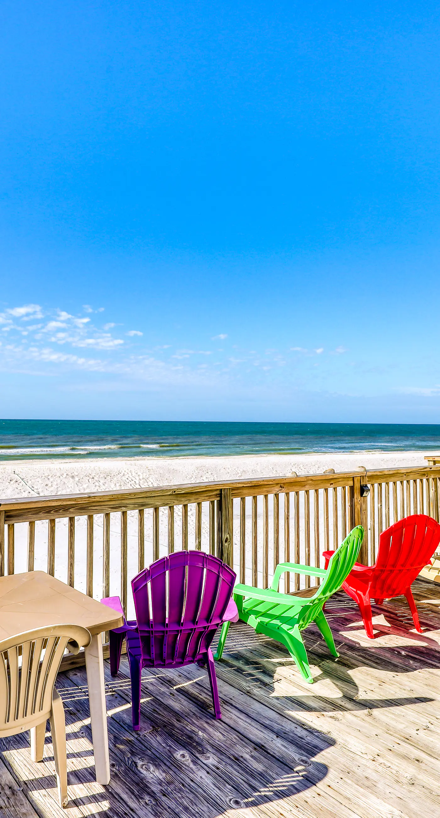 Unique waterfront home with wraparound deck and private grill - free WiFi