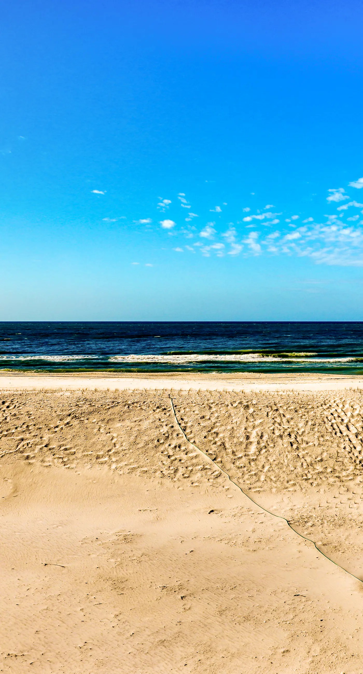 Unique waterfront home with wraparound deck and private grill - free WiFi