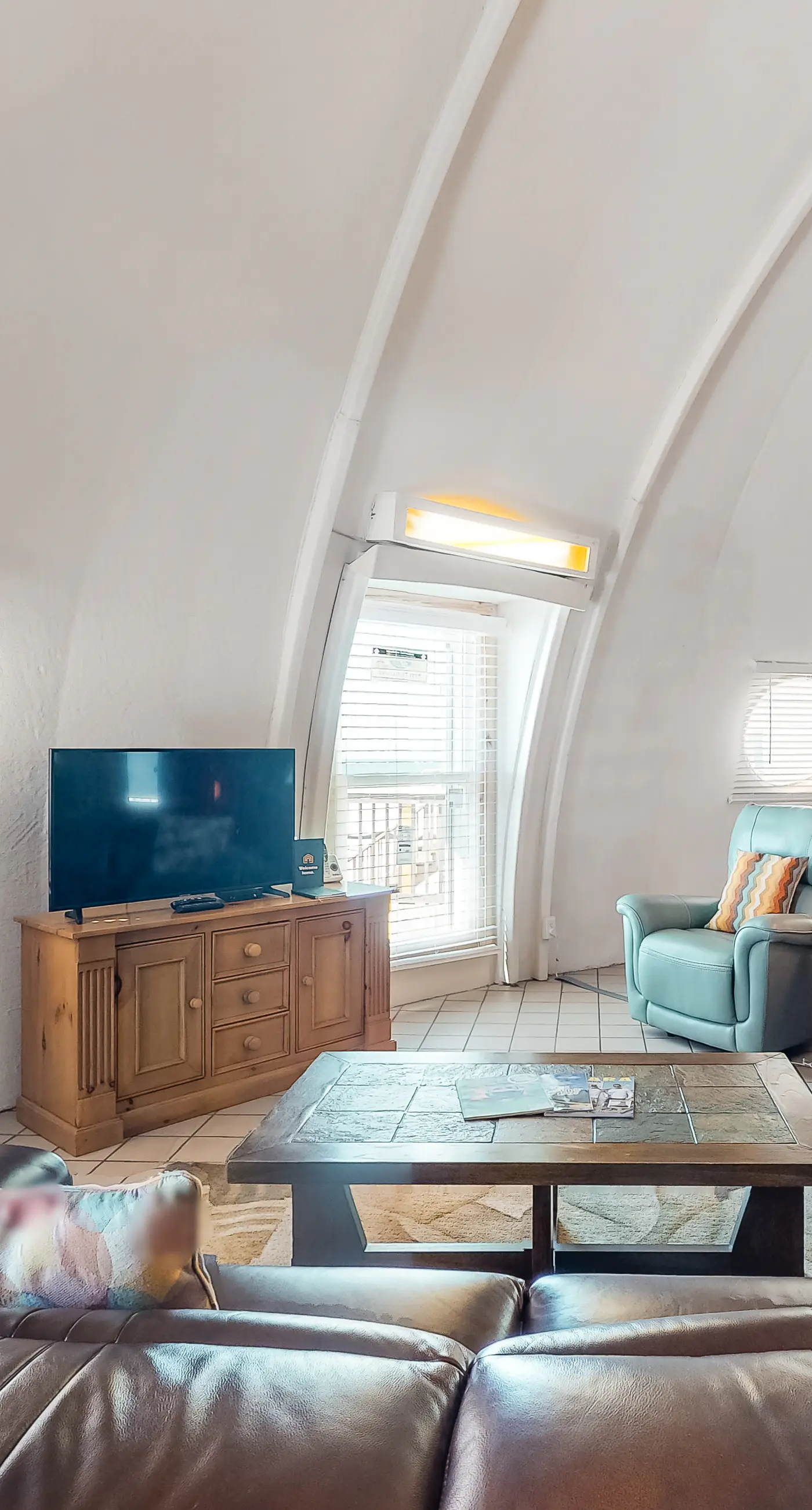 Unique waterfront home with wraparound deck and private grill - free WiFi