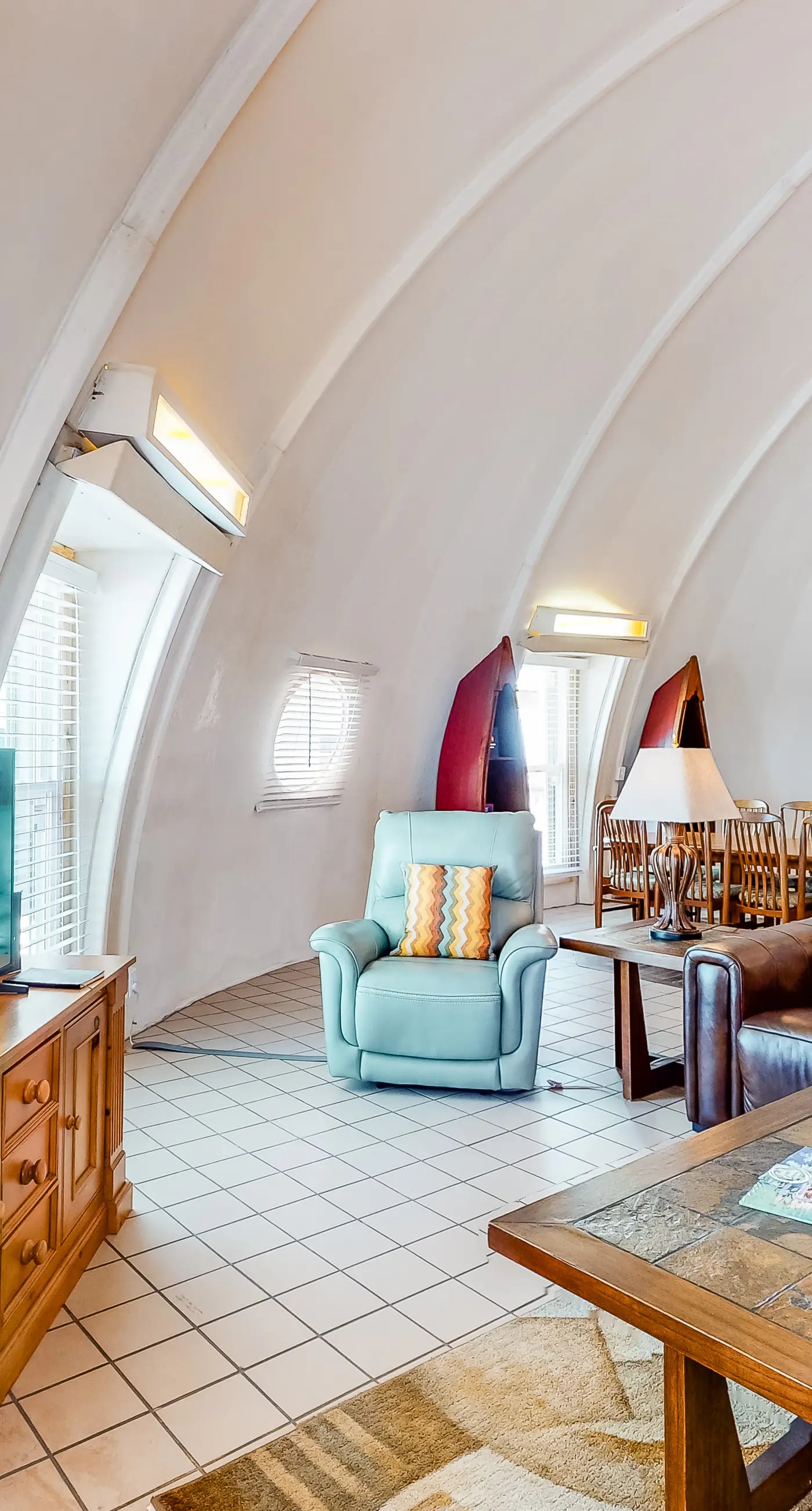 Unique waterfront home with wraparound deck and private grill - free WiFi