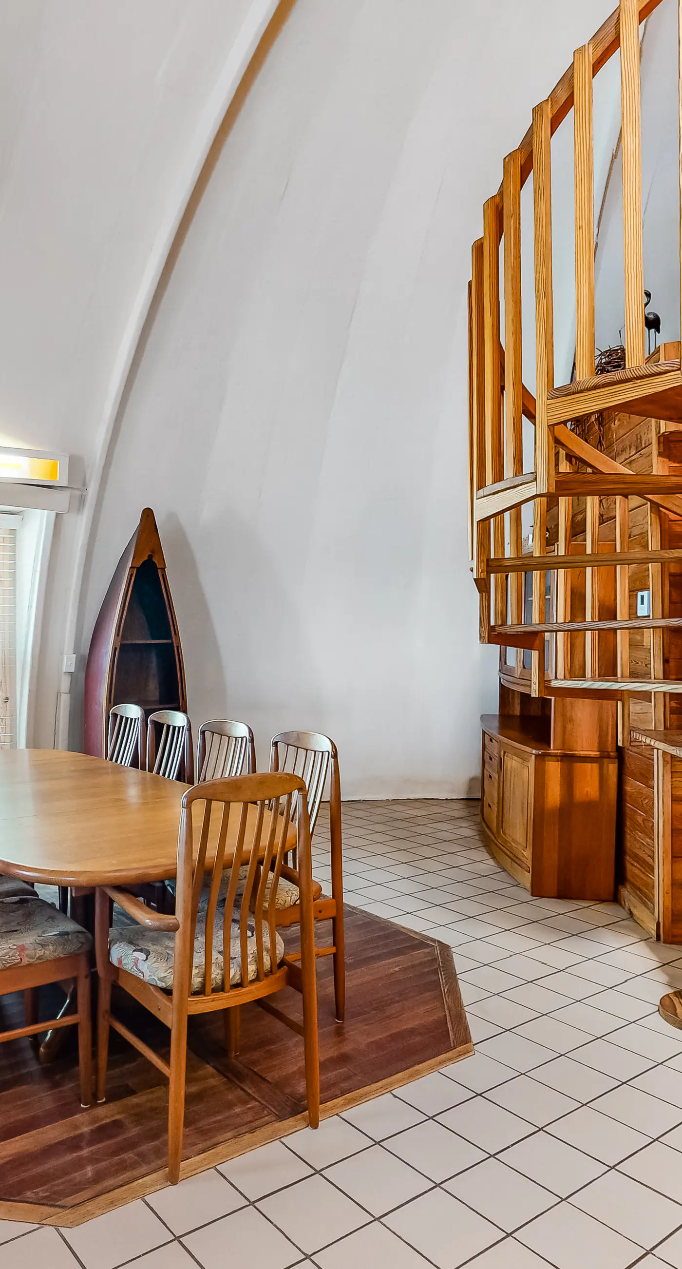 Unique waterfront home with wraparound deck and private grill - free WiFi