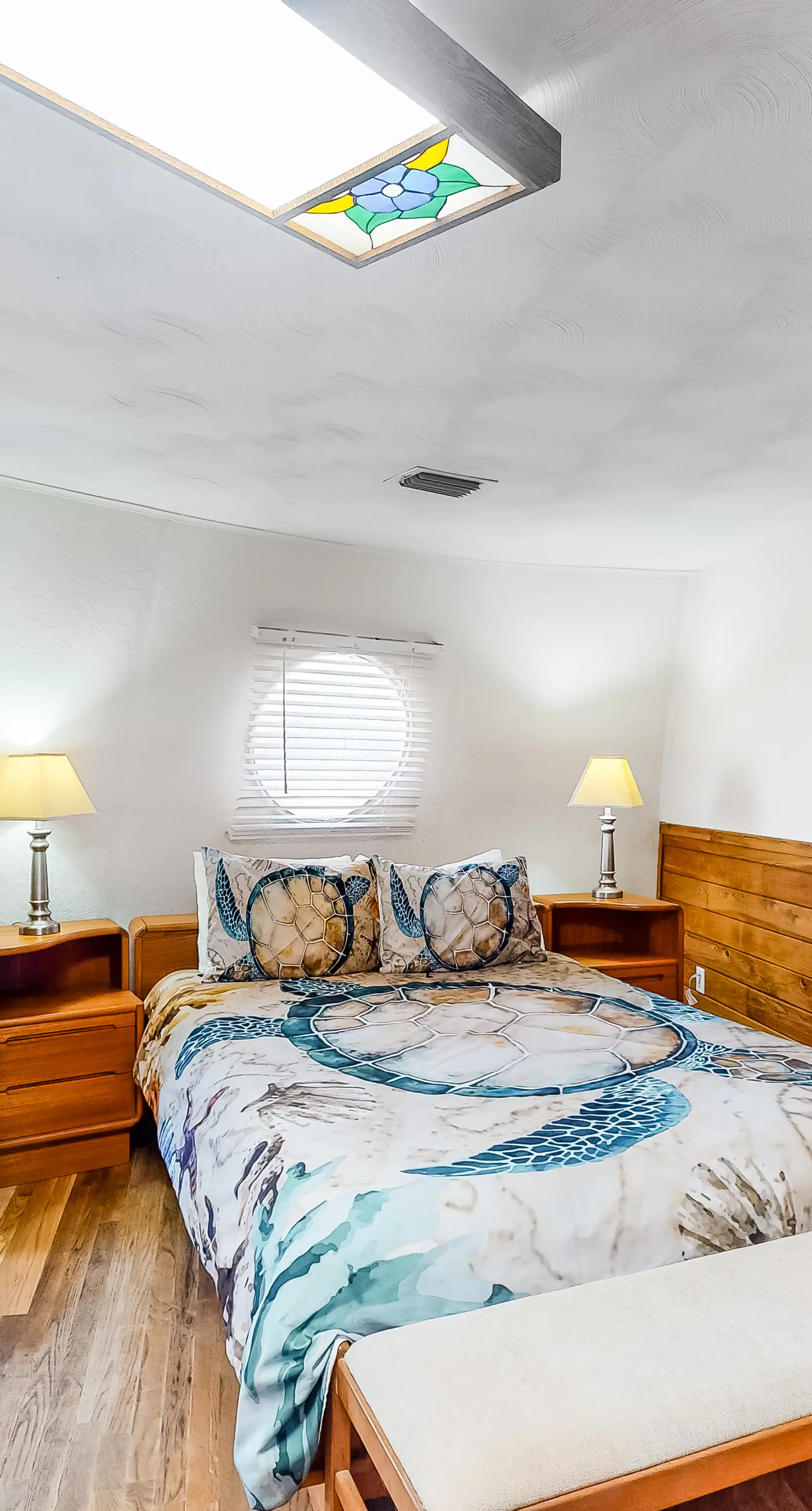 Unique waterfront home with wraparound deck and private grill - free WiFi