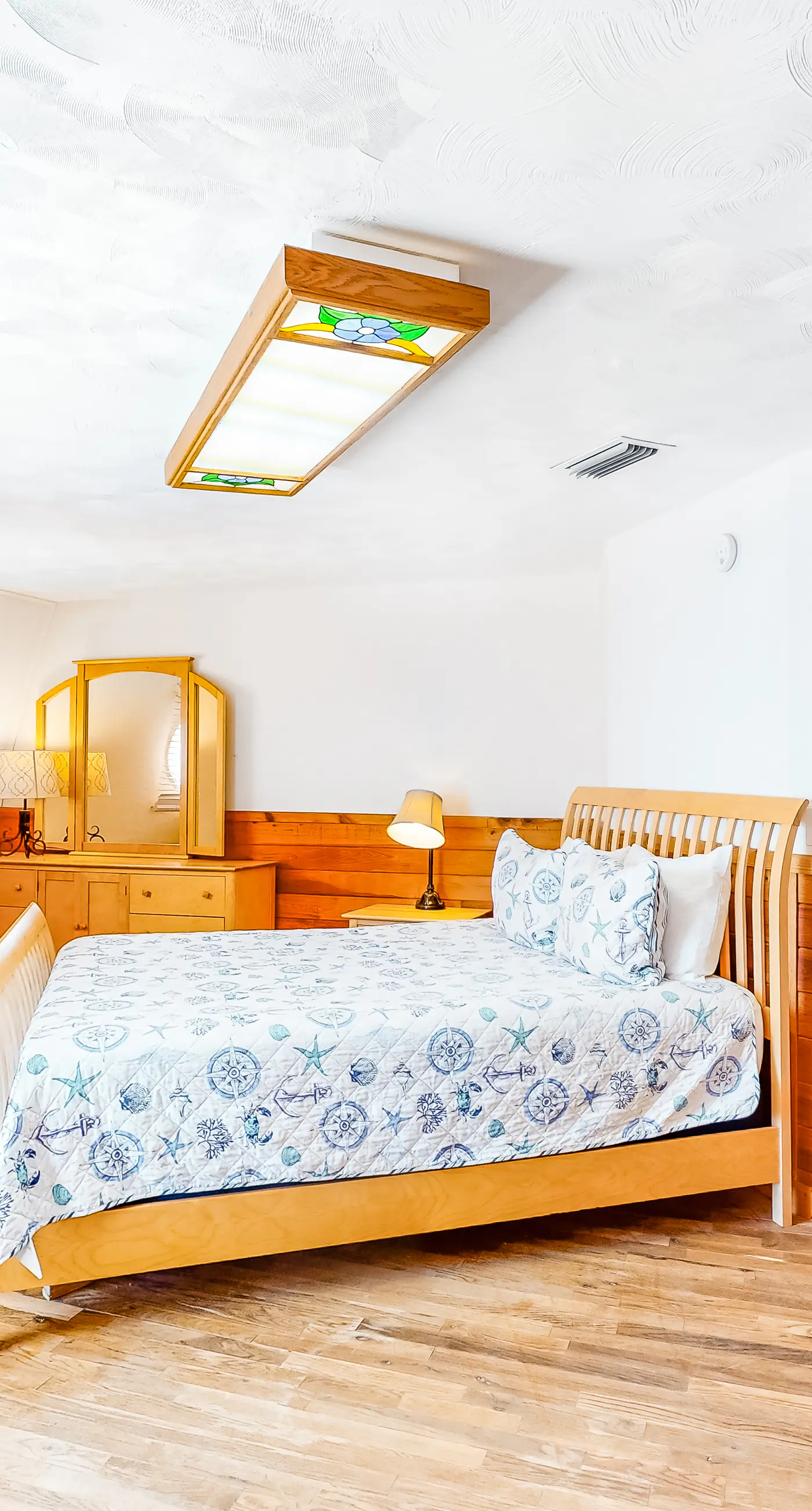 Unique waterfront home with wraparound deck and private grill - free WiFi