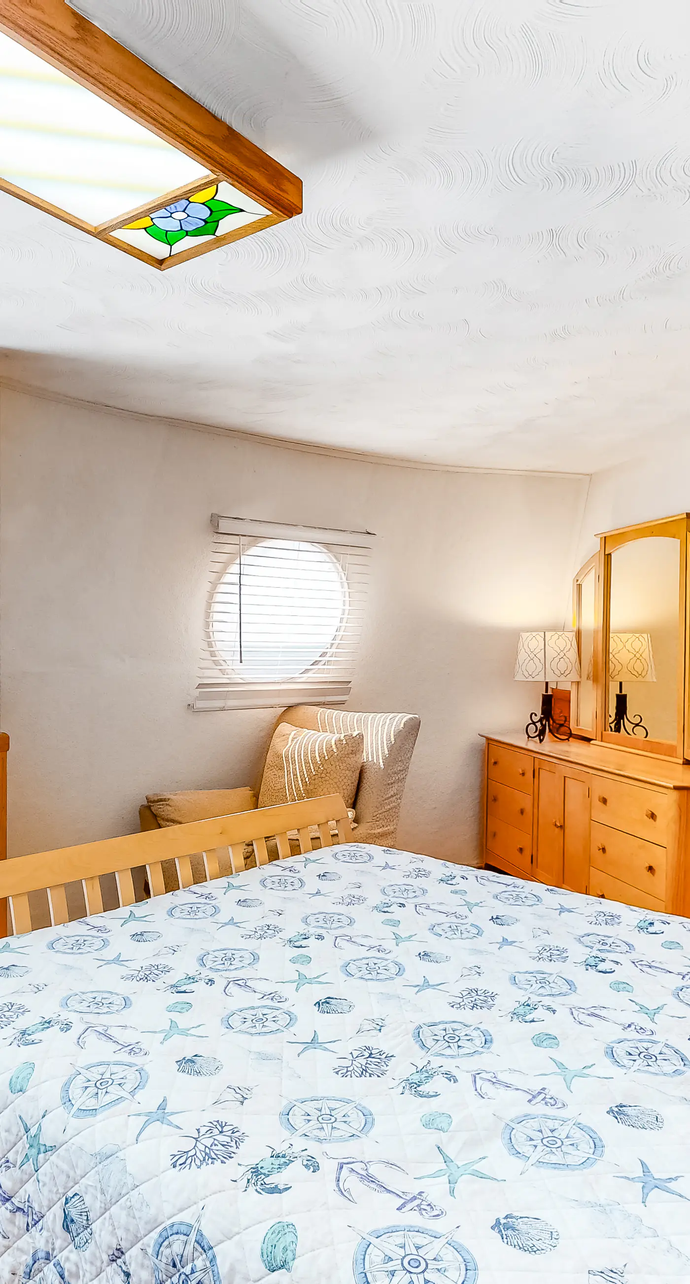 Unique waterfront home with wraparound deck and private grill - free WiFi