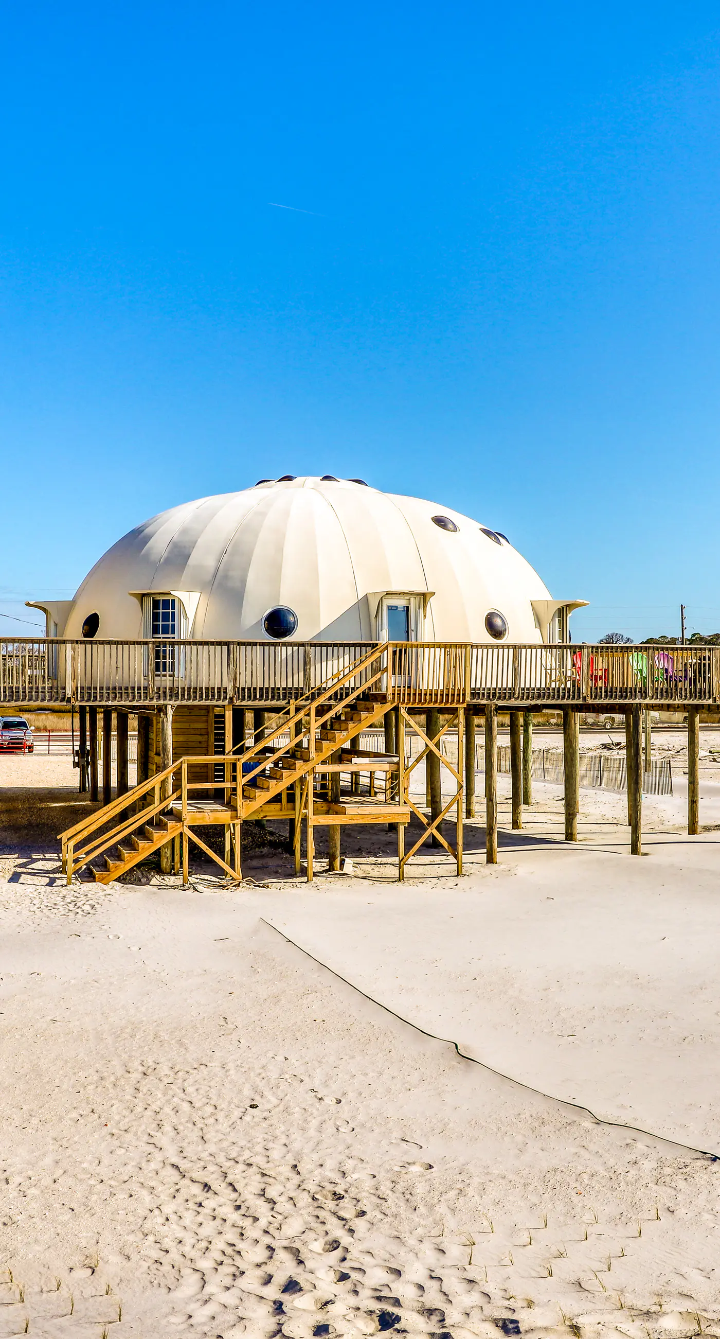 Unique waterfront home with wraparound deck and private grill - free WiFi