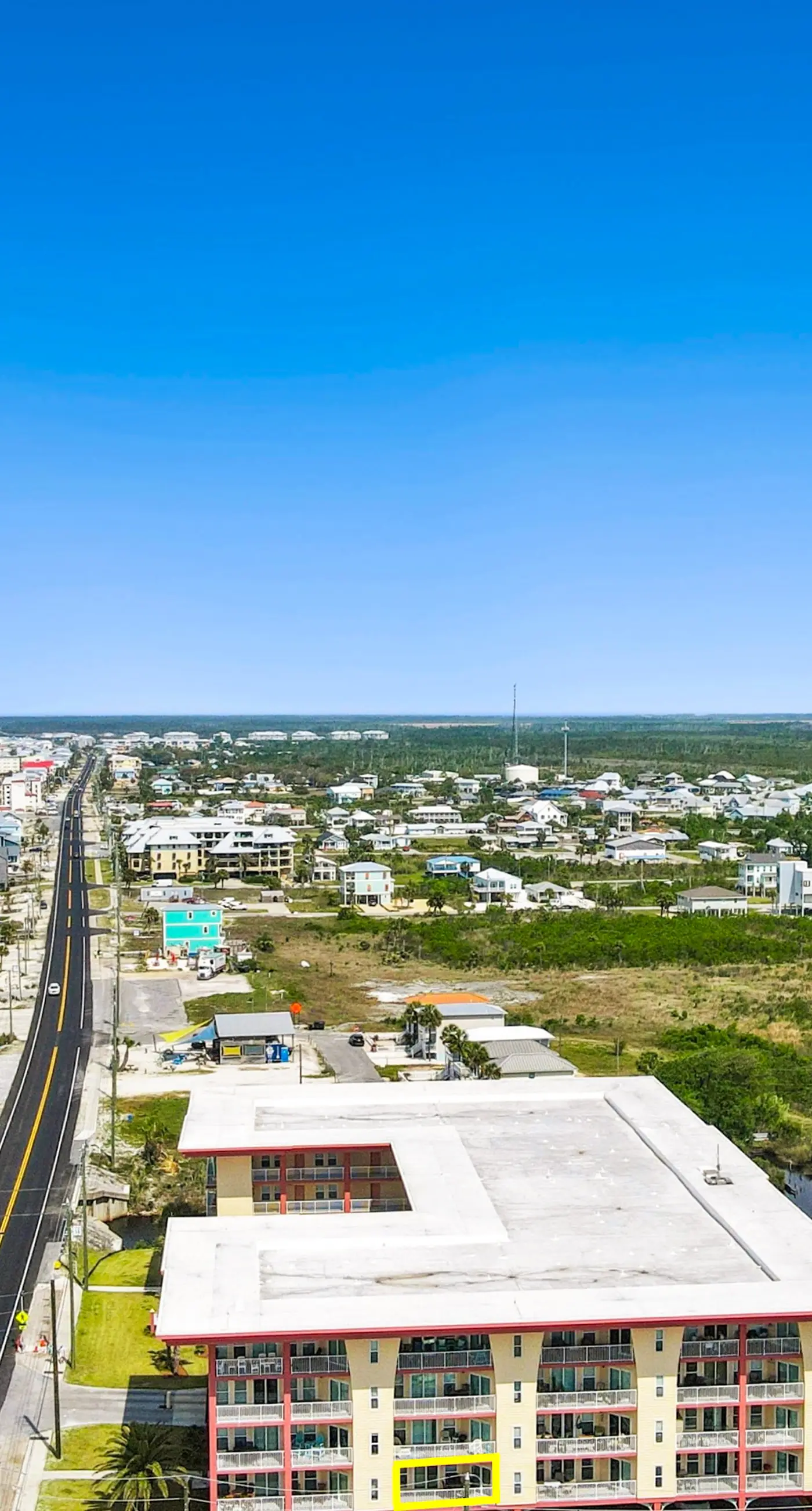 Beautiful Condo with Hot Tub & Pool - Walk to Beach, Snowbirds Welcome