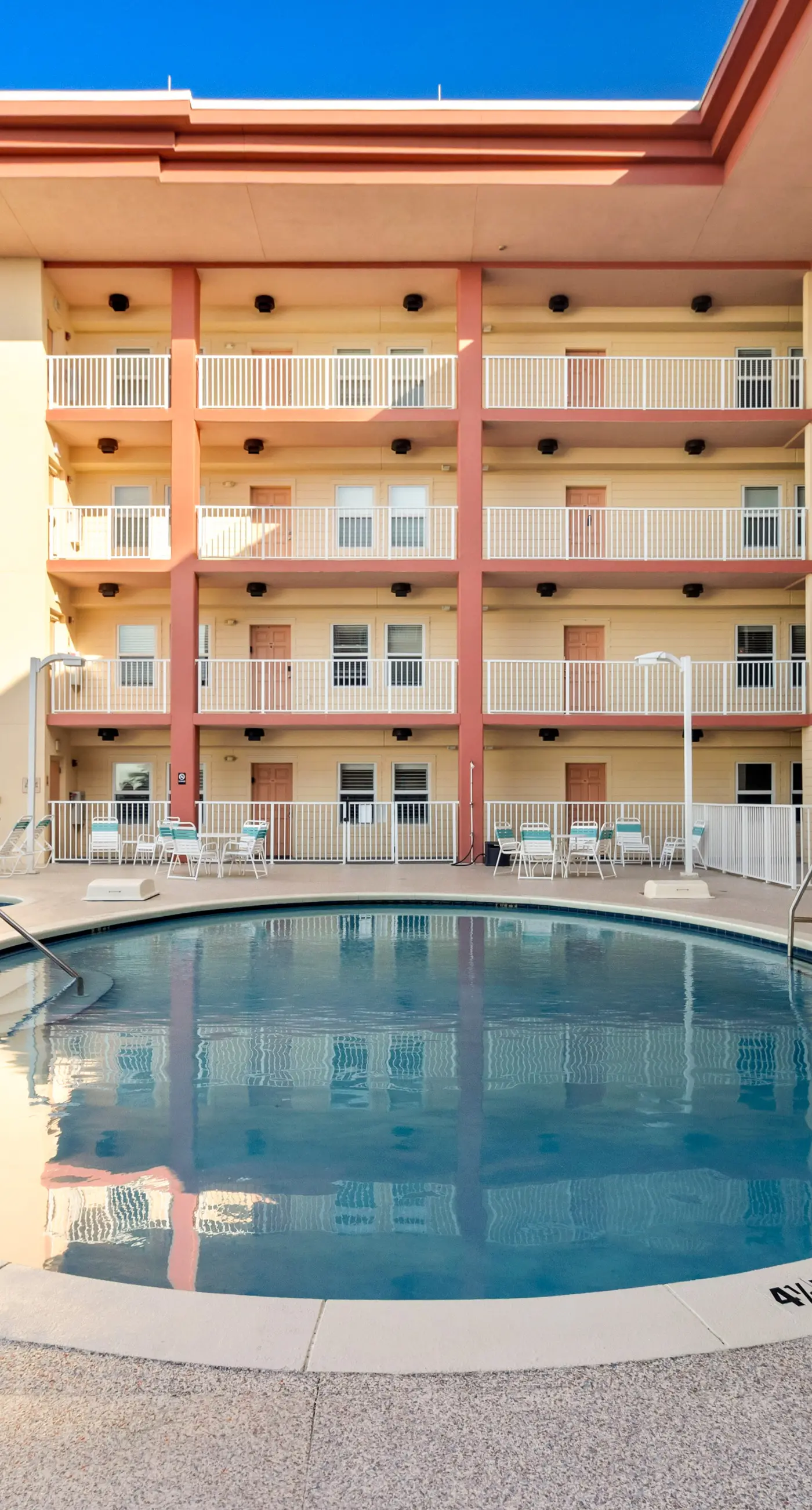 Beautiful Condo with Hot Tub & Pool - Walk to Beach, Snowbirds Welcome