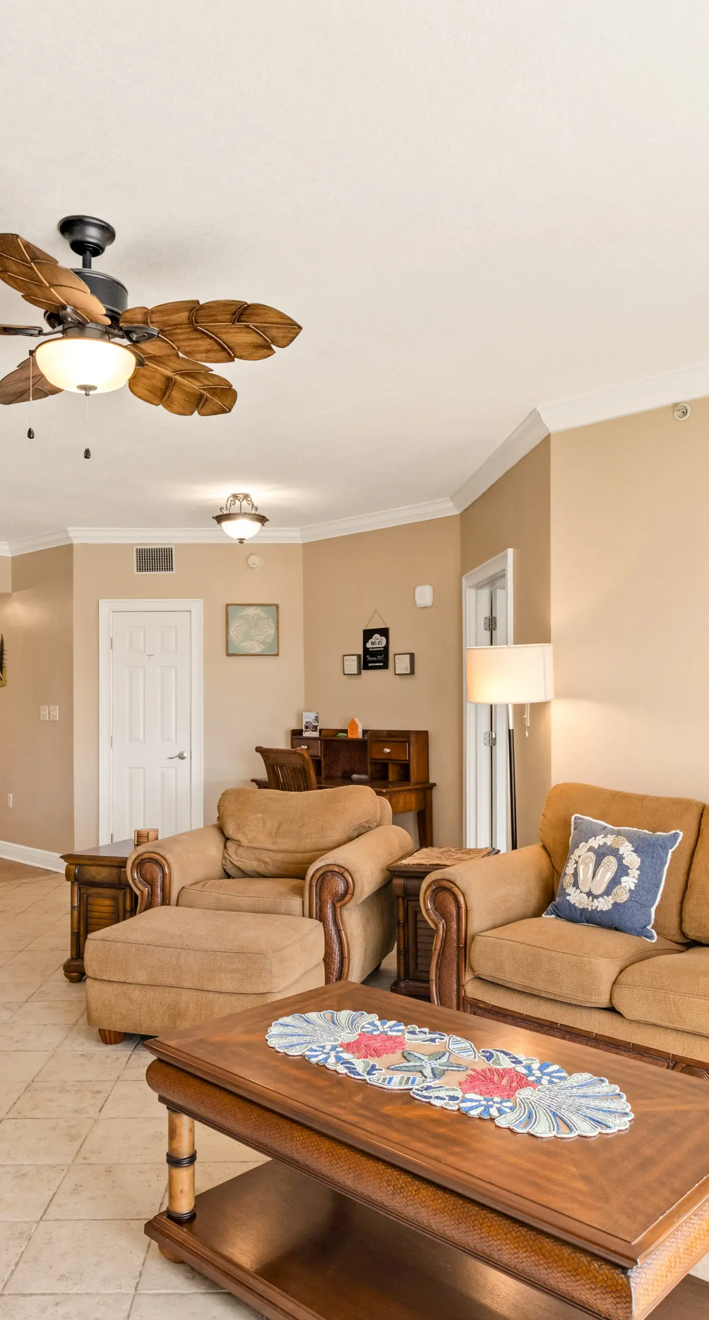 Beautiful Condo with Hot Tub & Pool - Walk to Beach, Snowbirds Welcome