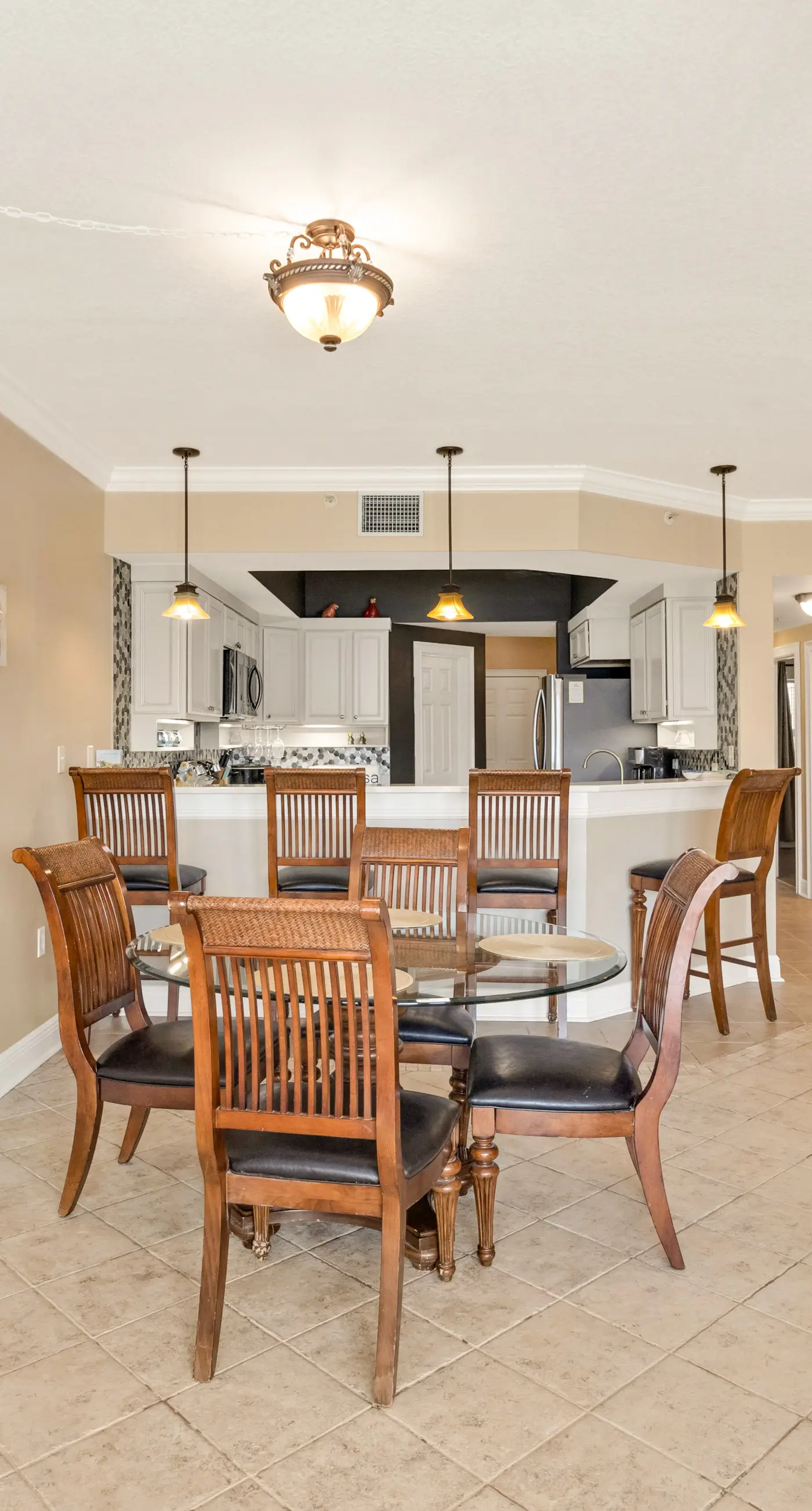 Beautiful Condo with Hot Tub & Pool - Walk to Beach, Snowbirds Welcome