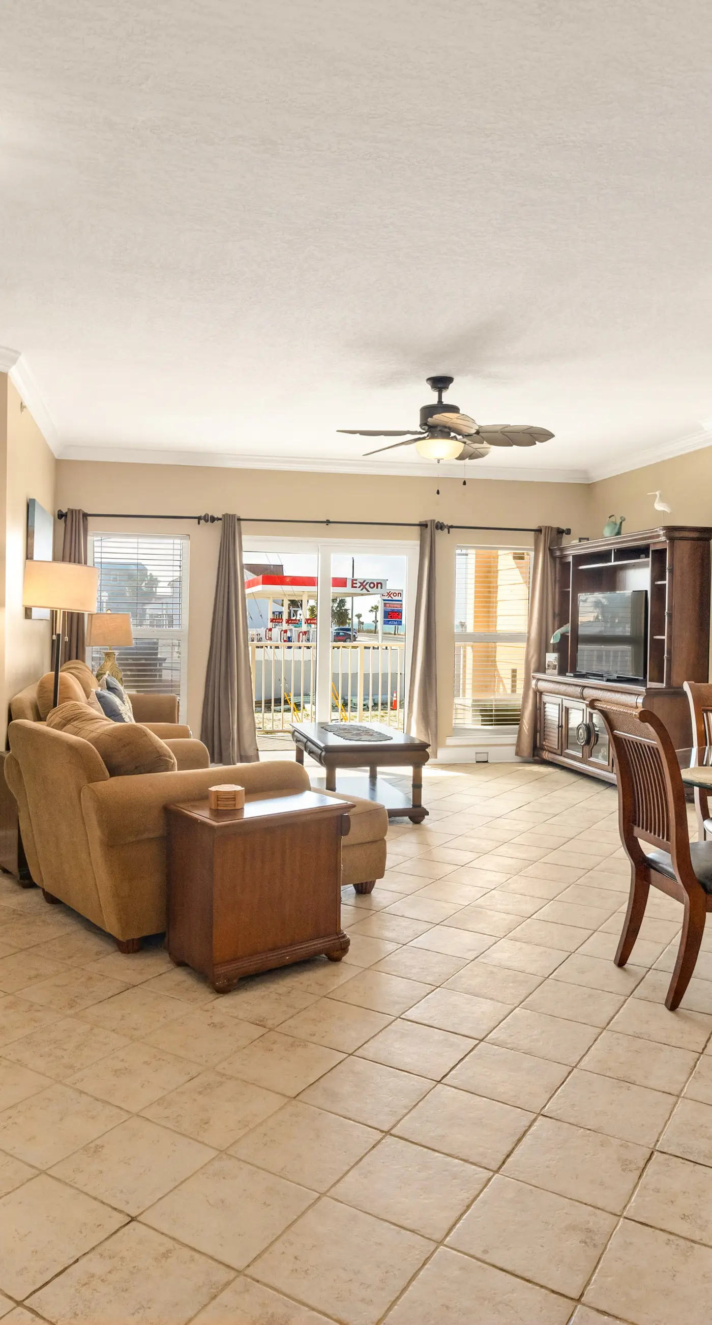Beautiful Condo with Hot Tub & Pool - Walk to Beach, Snowbirds Welcome