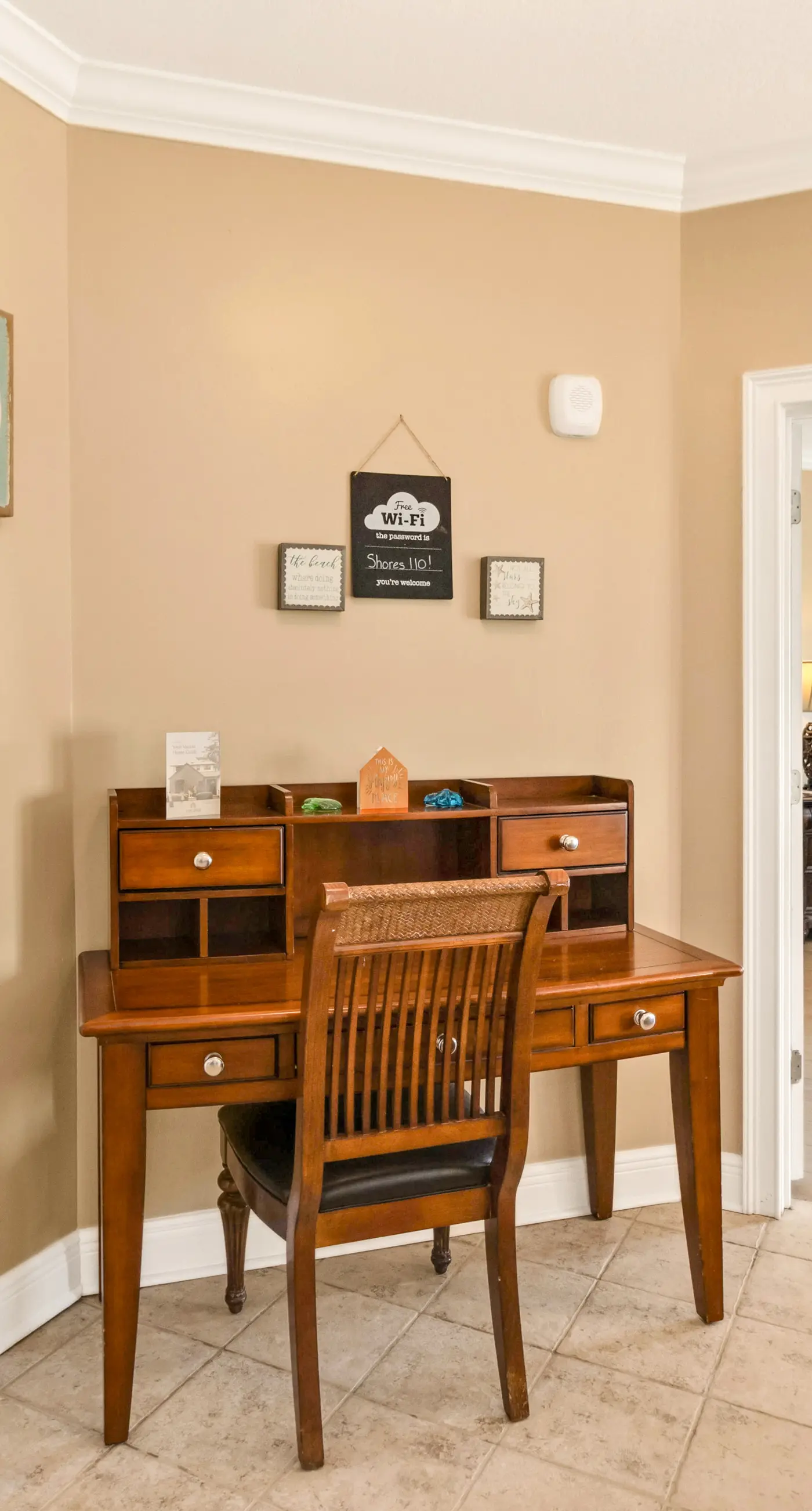 Beautiful Condo with Hot Tub & Pool - Walk to Beach, Snowbirds Welcome