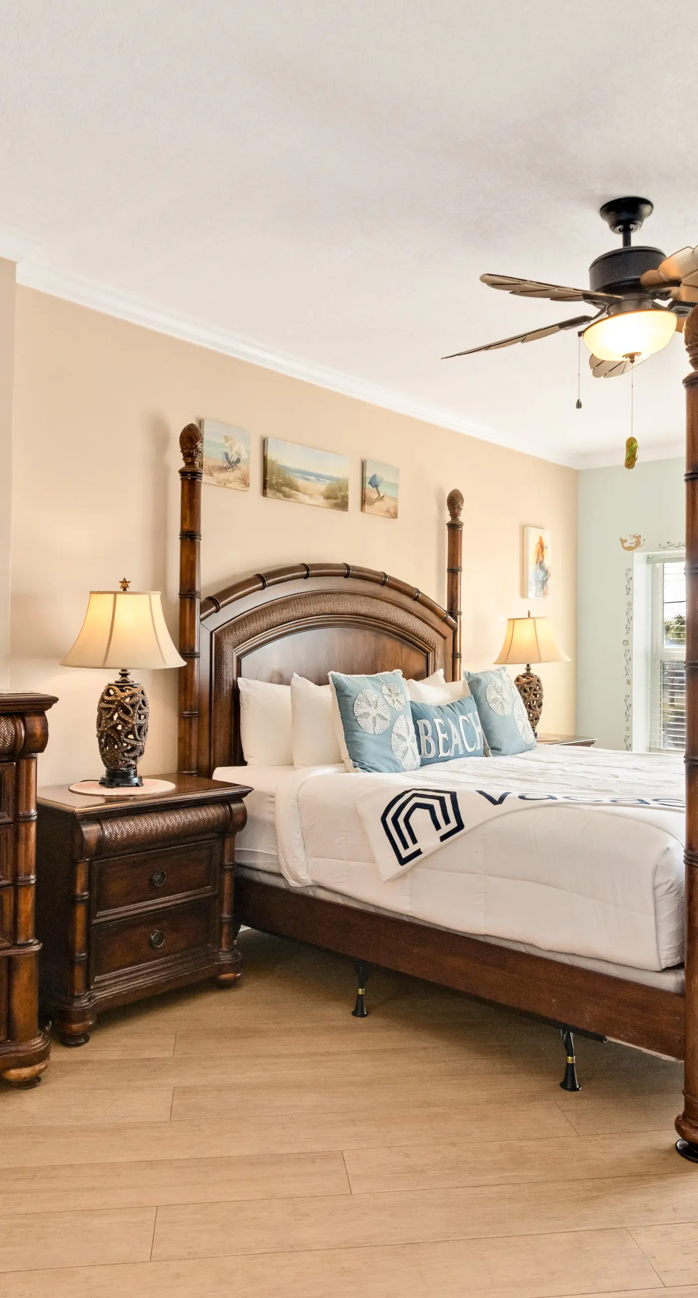 Beautiful Condo with Hot Tub & Pool - Walk to Beach, Snowbirds Welcome