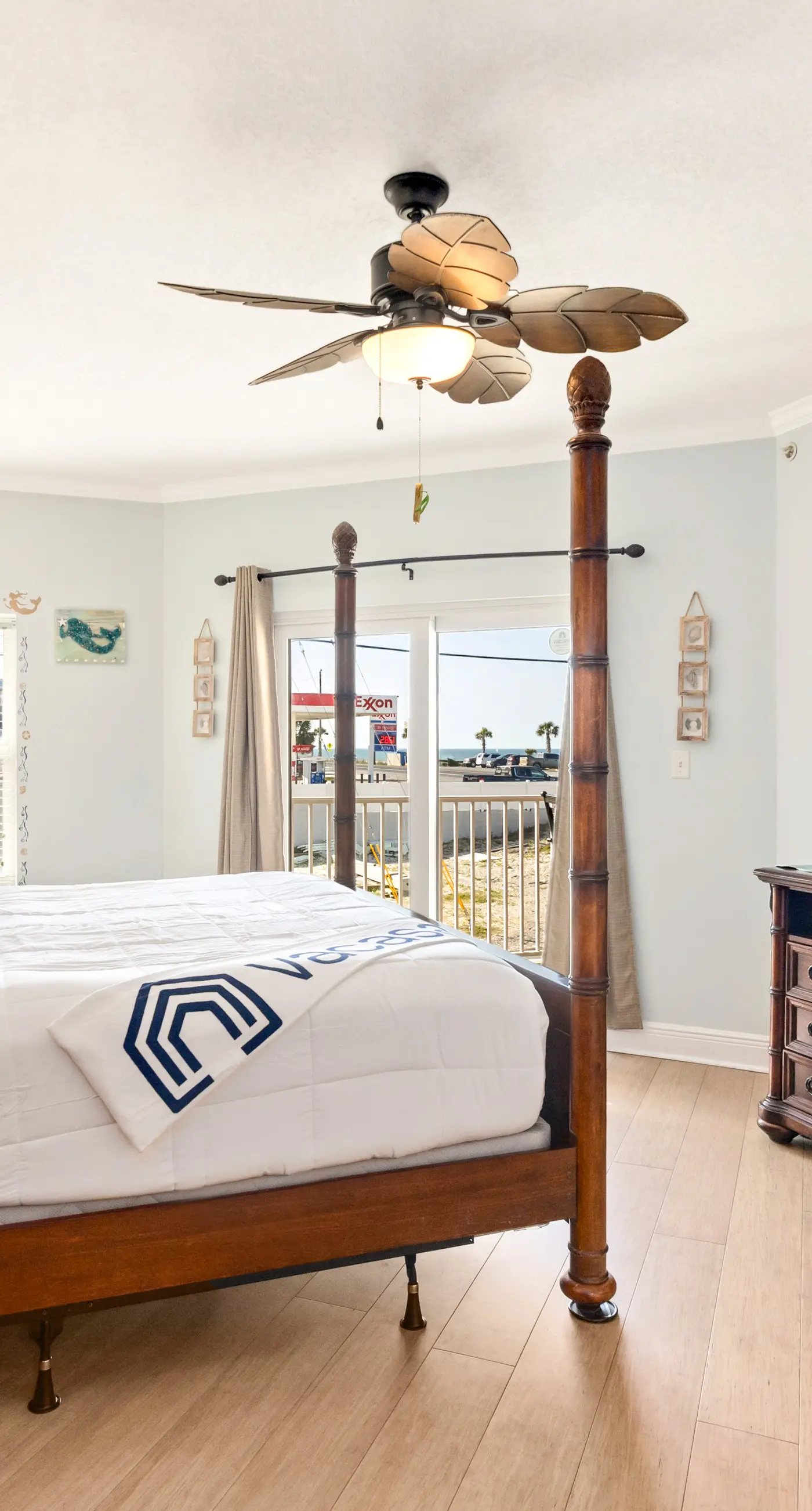 Beautiful Condo with Hot Tub & Pool - Walk to Beach, Snowbirds Welcome