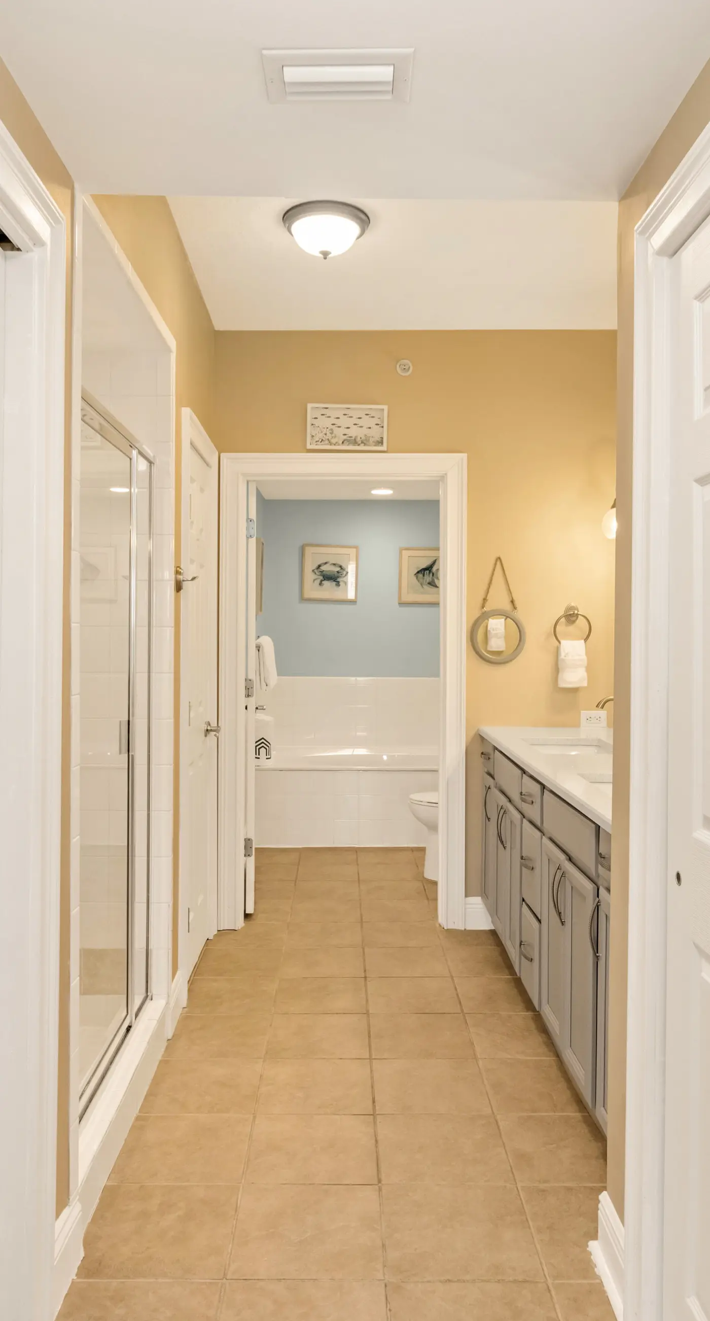 Beautiful Condo with Hot Tub & Pool - Walk to Beach, Snowbirds Welcome
