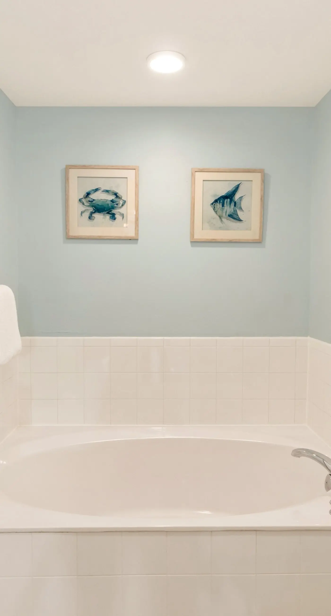 Beautiful Condo with Hot Tub & Pool - Walk to Beach, Snowbirds Welcome