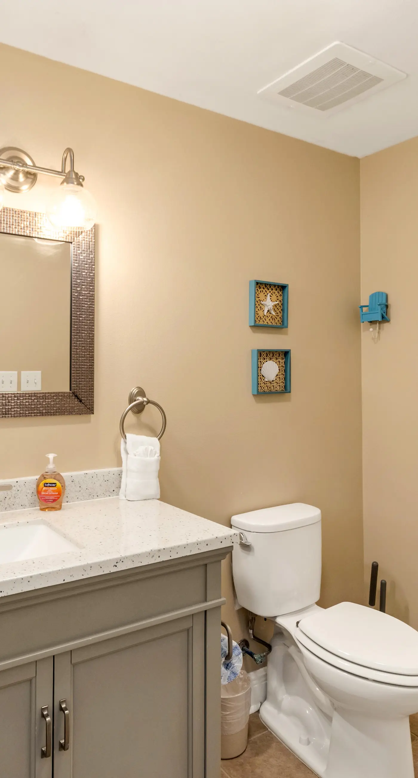 Beautiful Condo with Hot Tub & Pool - Walk to Beach, Snowbirds Welcome