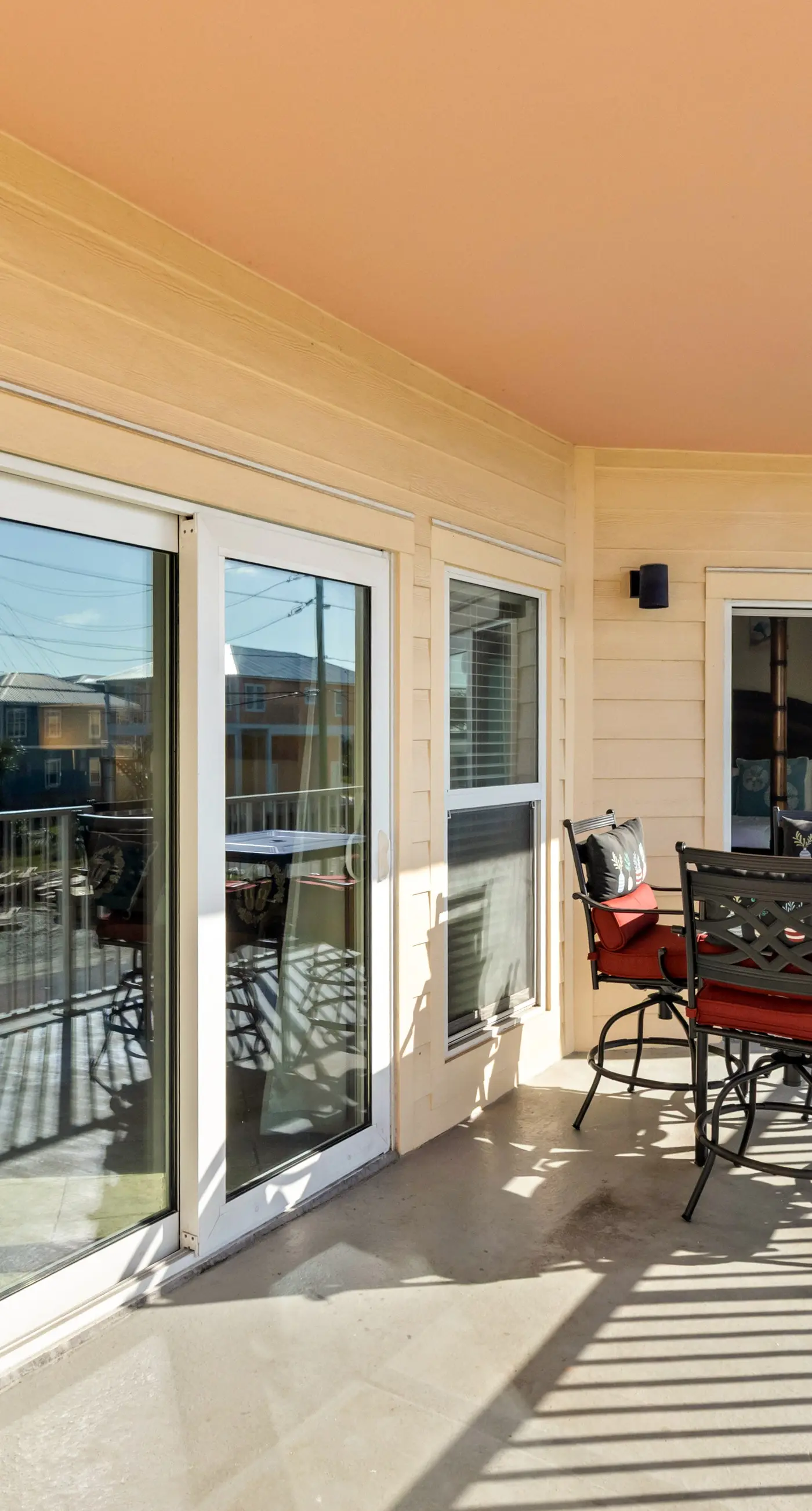 Beautiful Condo with Hot Tub & Pool - Walk to Beach, Snowbirds Welcome