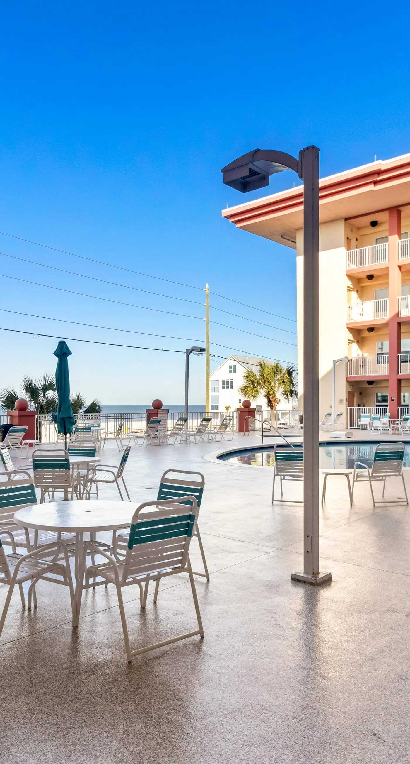 Beautiful Condo with Hot Tub & Pool - Walk to Beach, Snowbirds Welcome