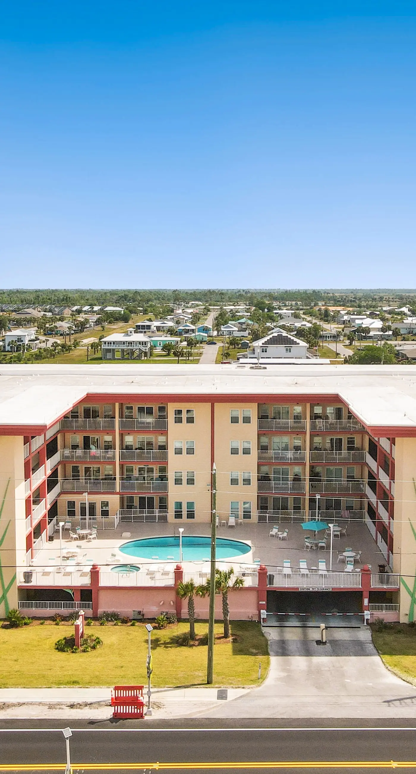 Beautiful Condo with Hot Tub & Pool - Walk to Beach, Snowbirds Welcome