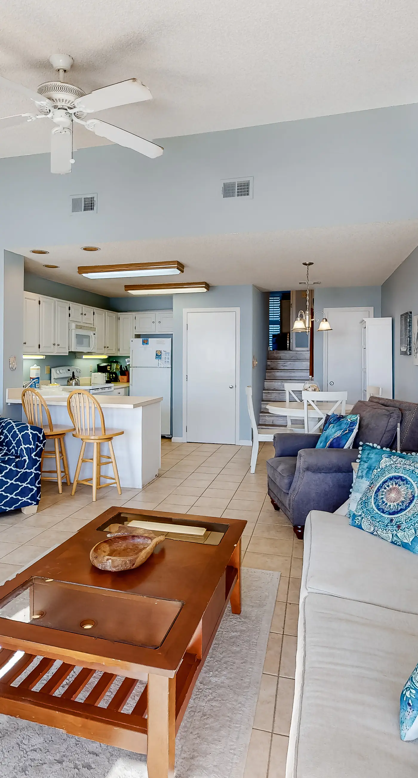 Poolside dog-friendly townhouse with partial Gulf views, on-site pool & grills