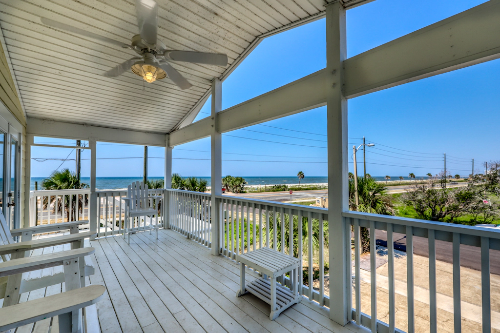 Dog-friendly coastal home w/ a game room and covered patio