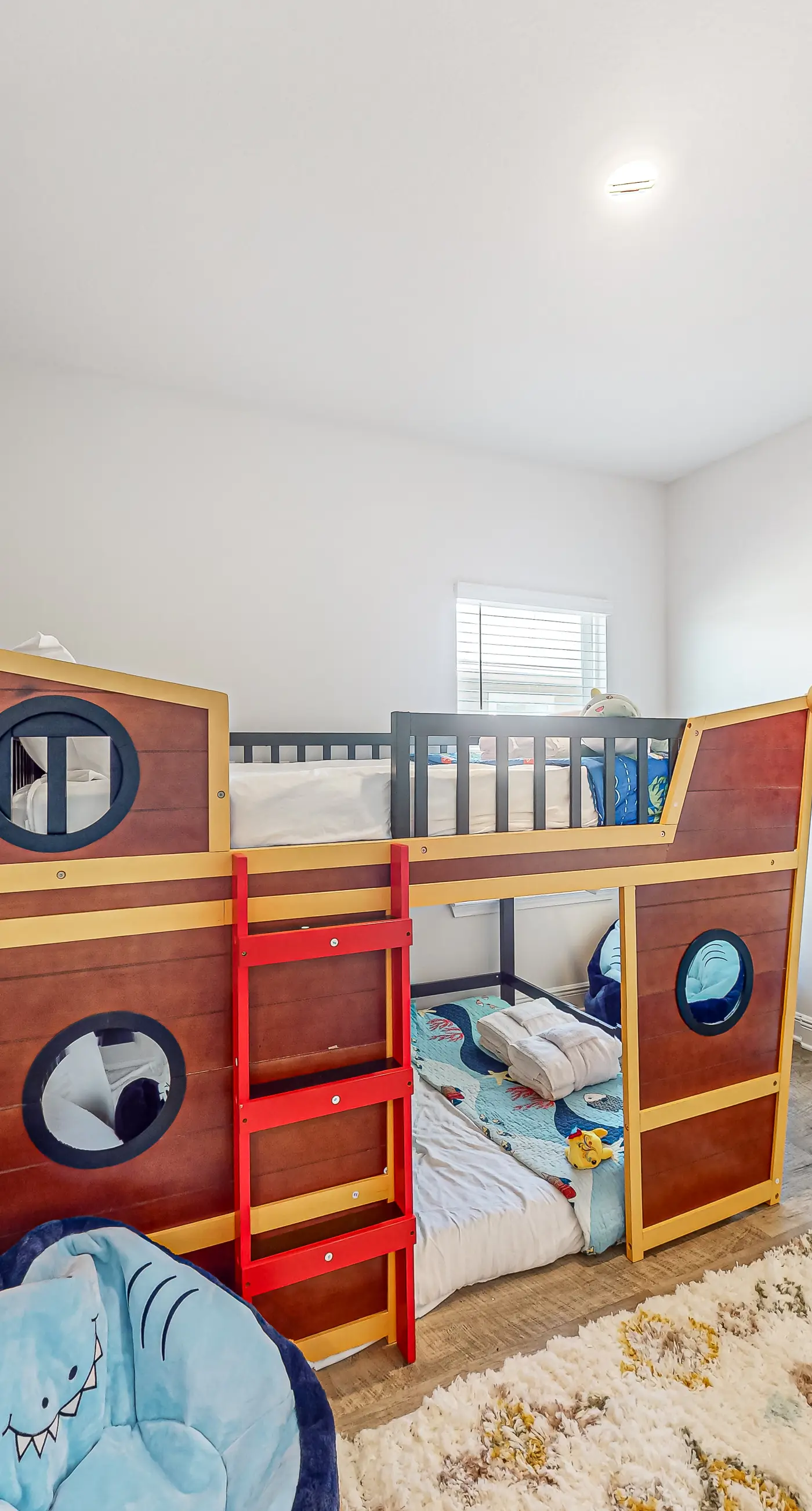 Bay-side, dog-friendly getaway with pool & themed kids rooms