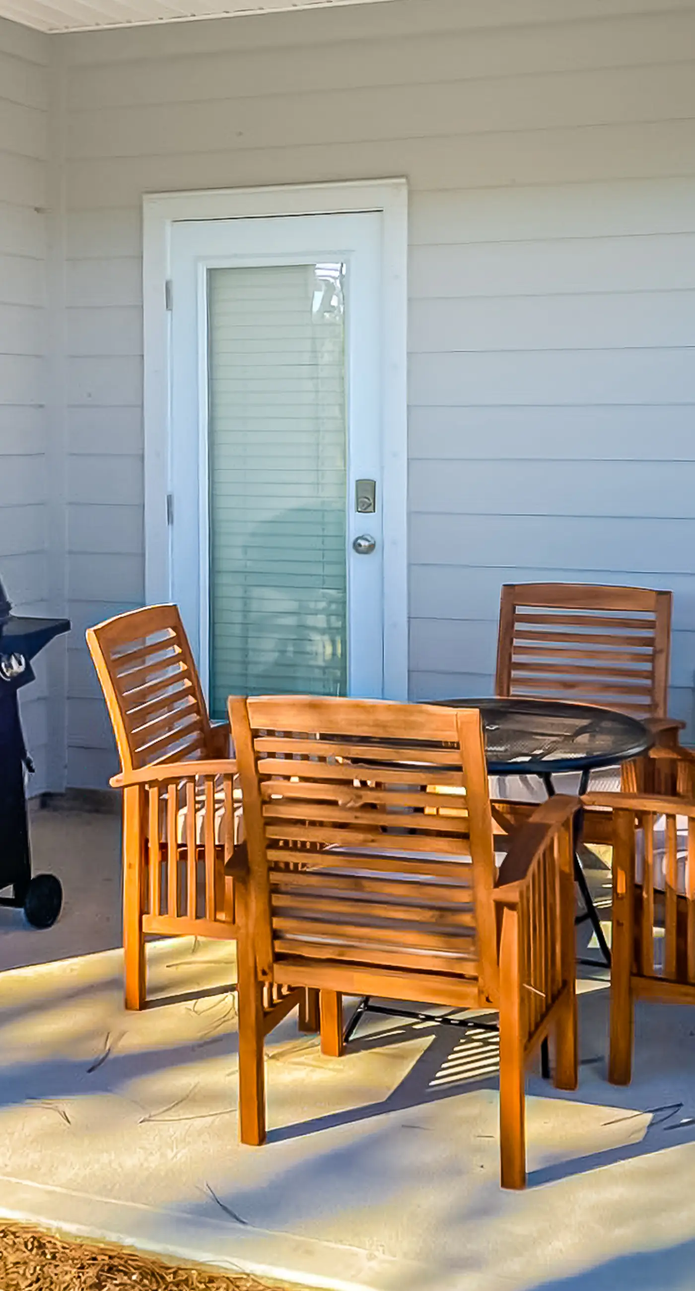 Bay-side, dog-friendly getaway with pool & themed kids rooms