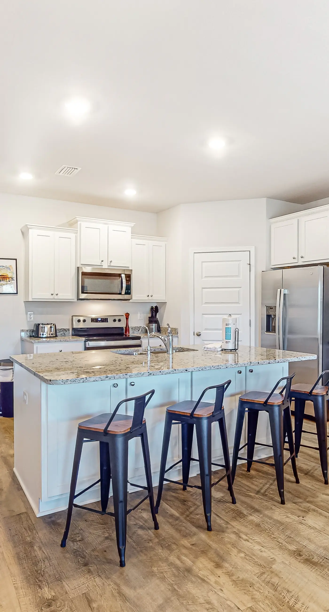 Bay-side, dog-friendly getaway with pool & themed kids rooms