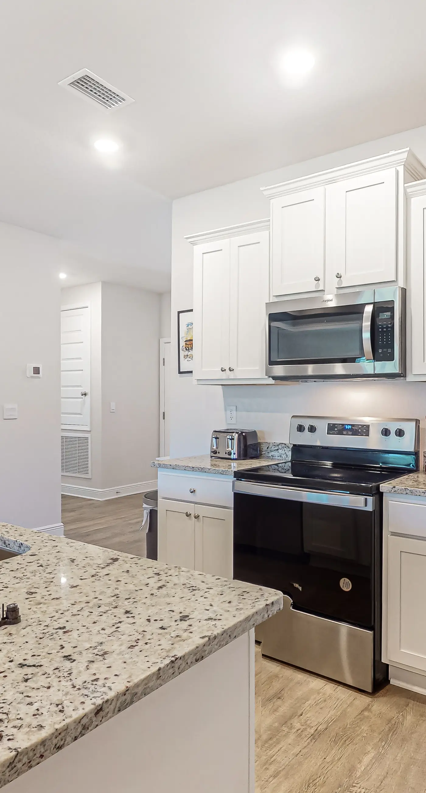 Bay-side, dog-friendly getaway with pool & themed kids rooms