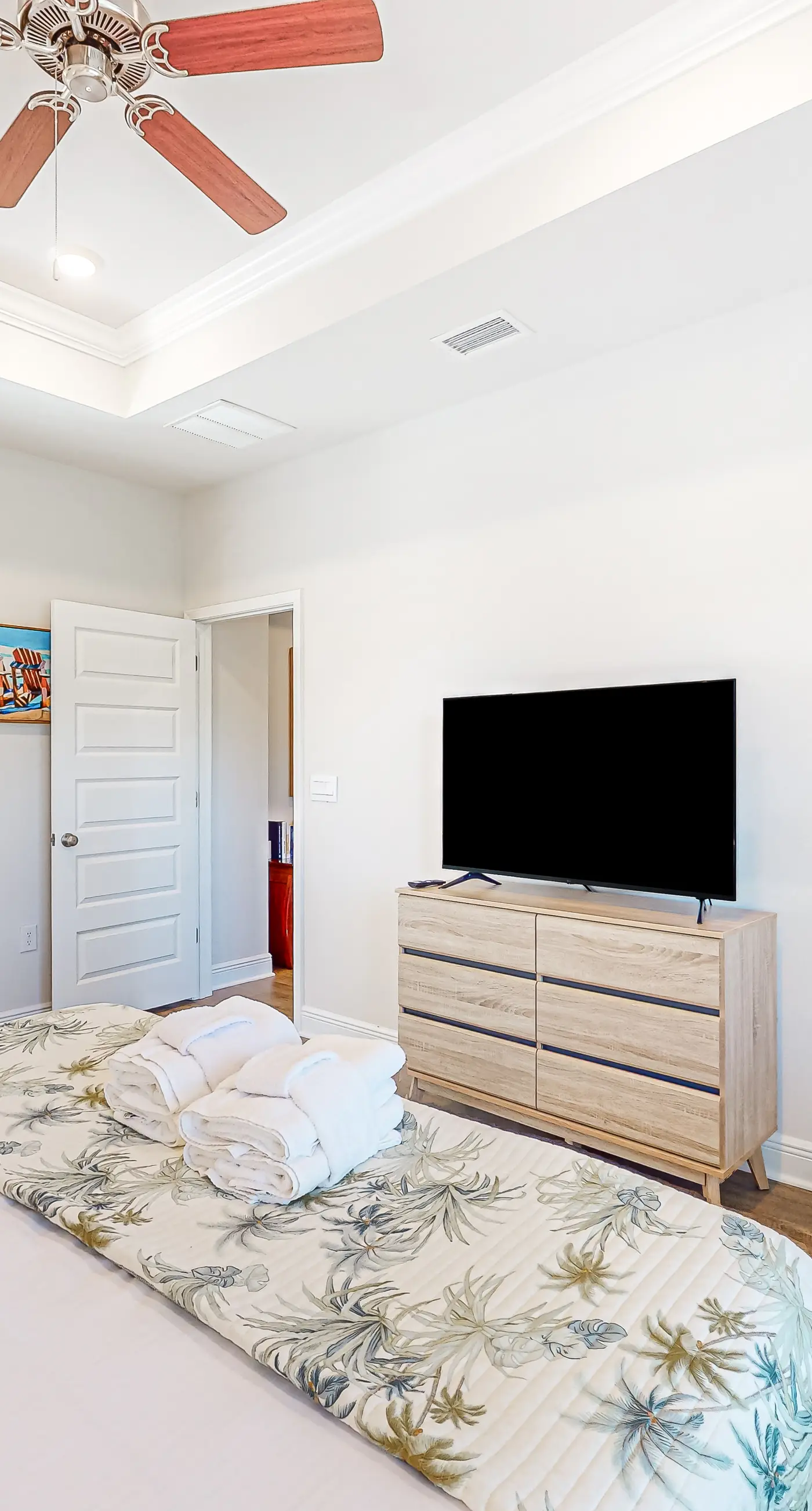 Bay-side, dog-friendly getaway with pool & themed kids rooms