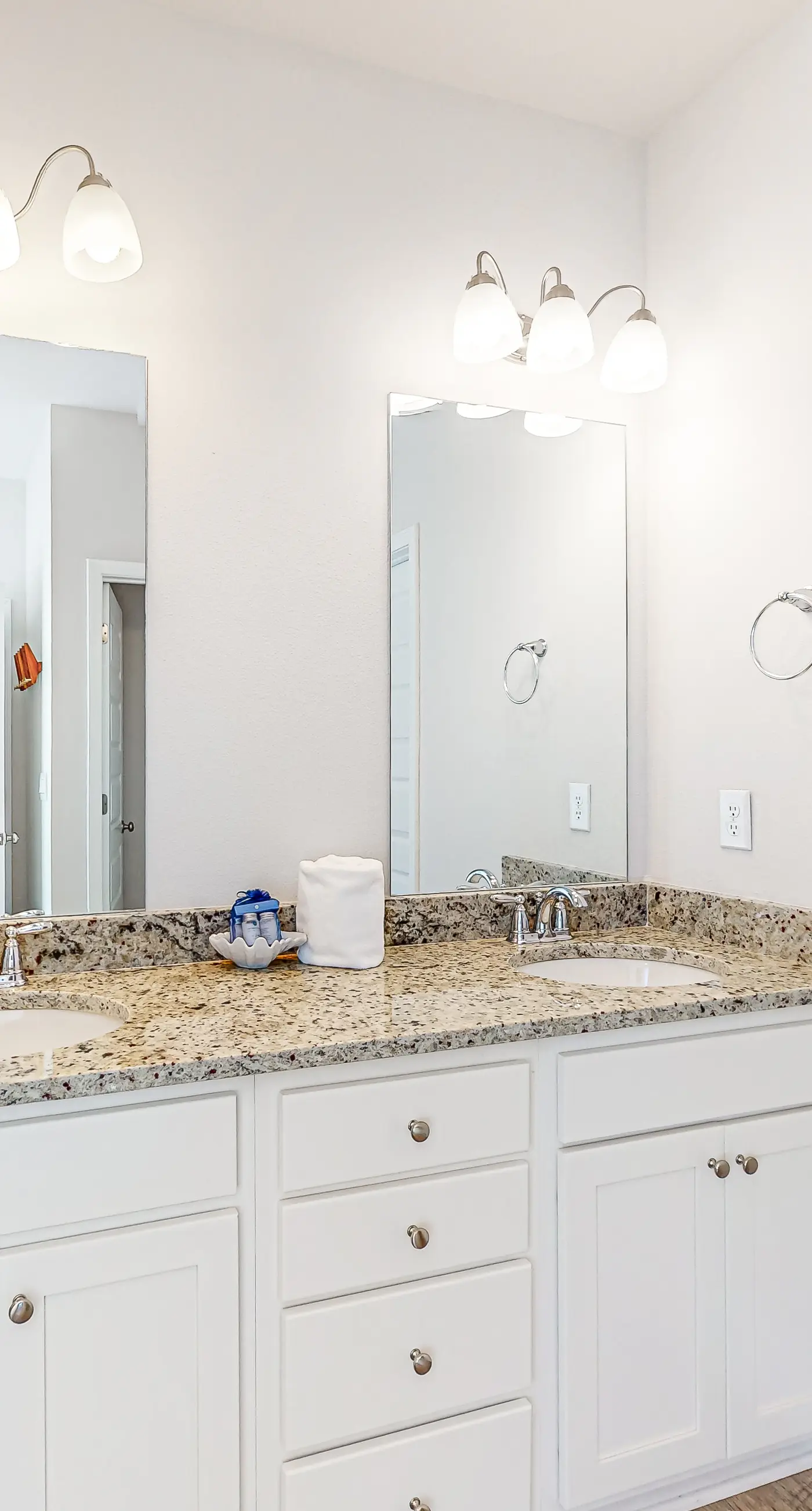 Bay-side, dog-friendly getaway with pool & themed kids rooms