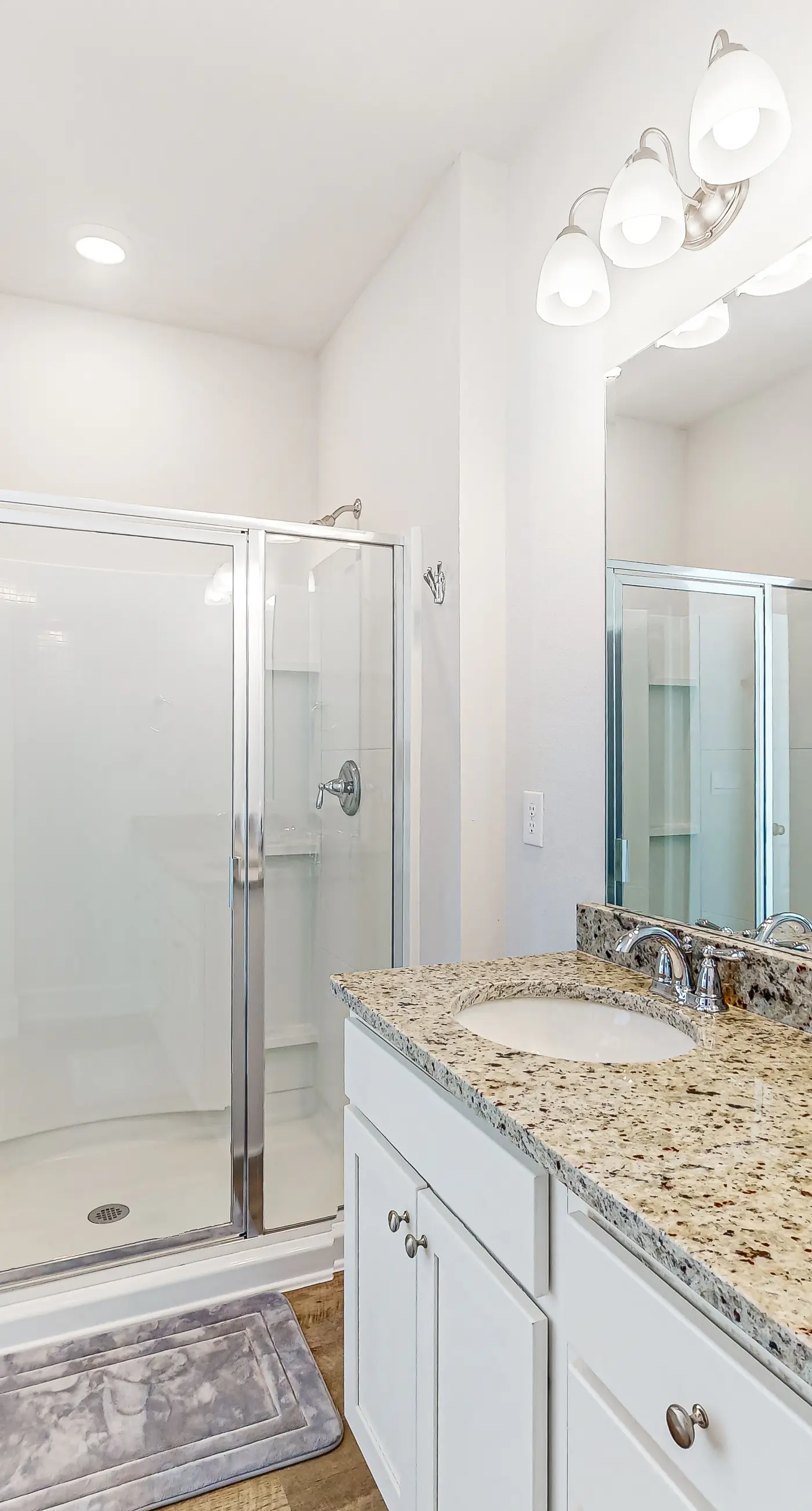 Bay-side, dog-friendly getaway with pool & themed kids rooms