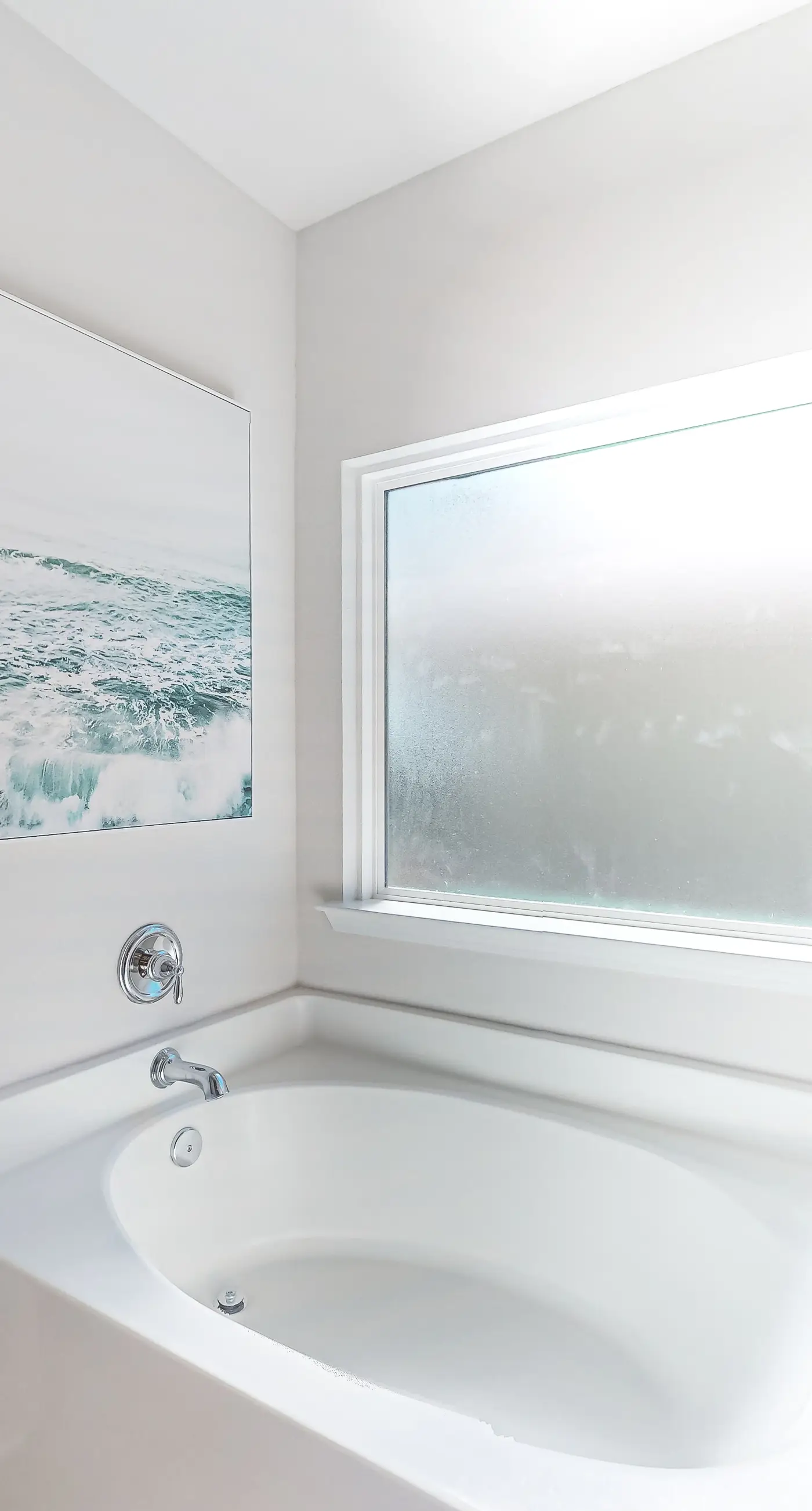 Bay-side, dog-friendly getaway with pool & themed kids rooms