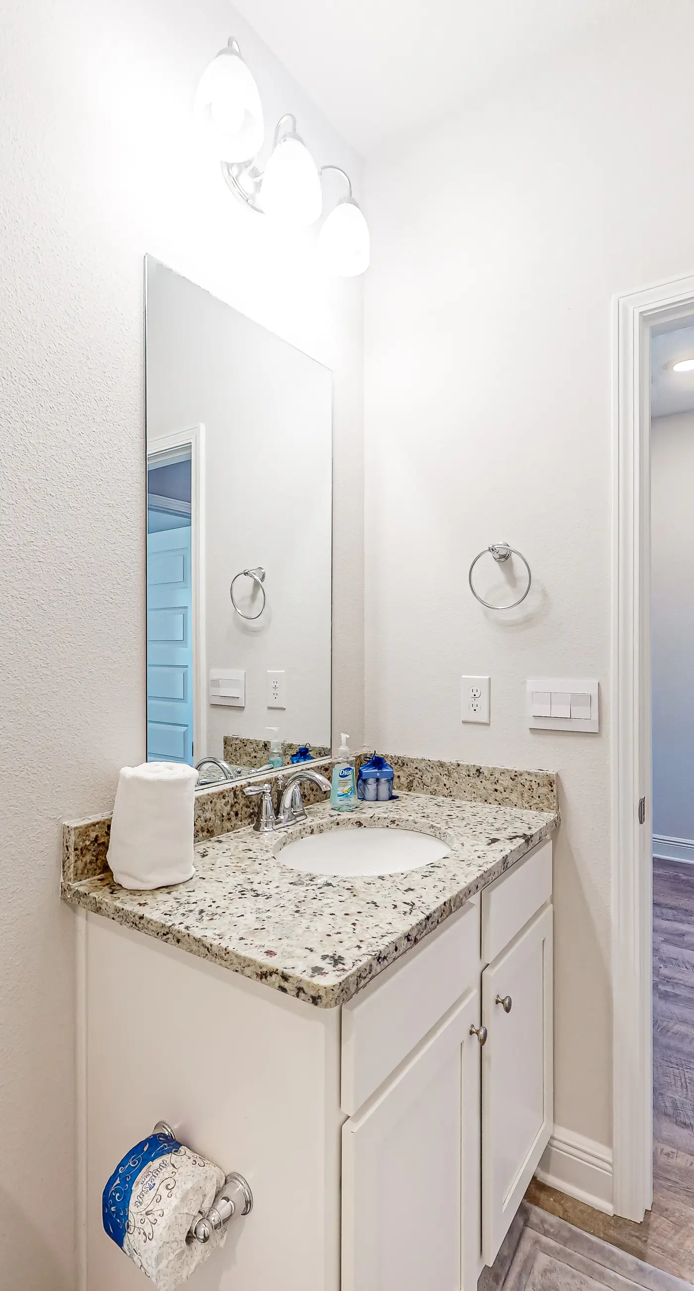 Bay-side, dog-friendly getaway with pool & themed kids rooms