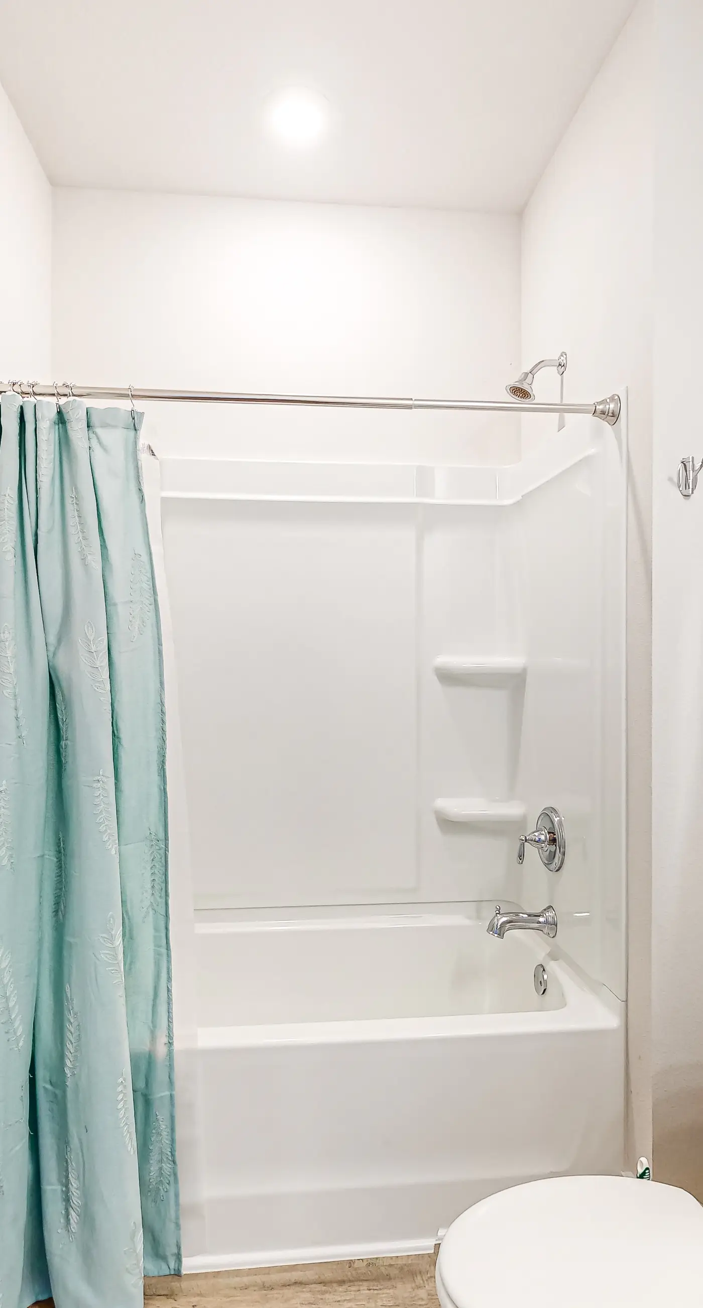 Bay-side, dog-friendly getaway with pool & themed kids rooms