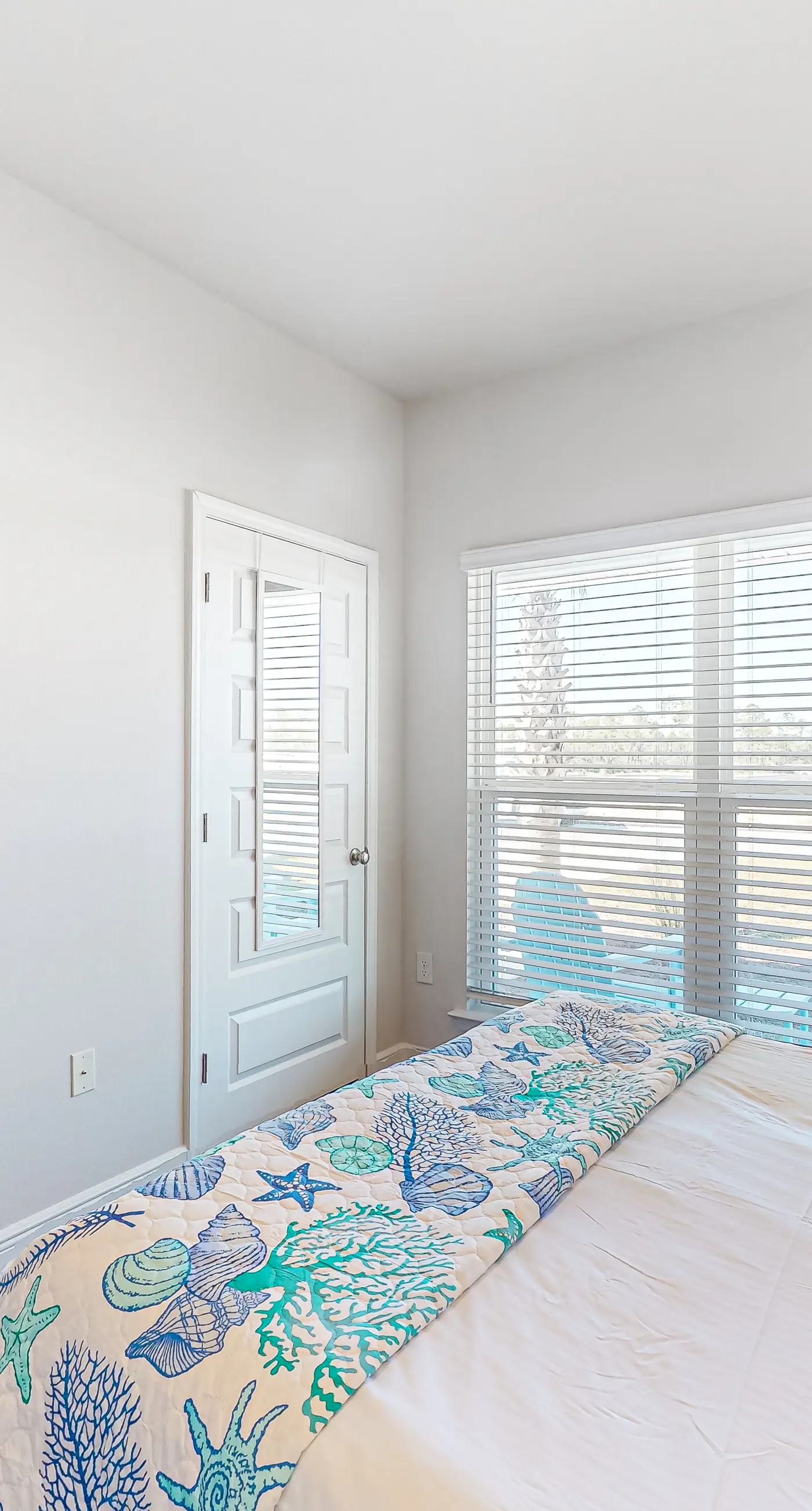 Bay-side, dog-friendly getaway with pool & themed kids rooms