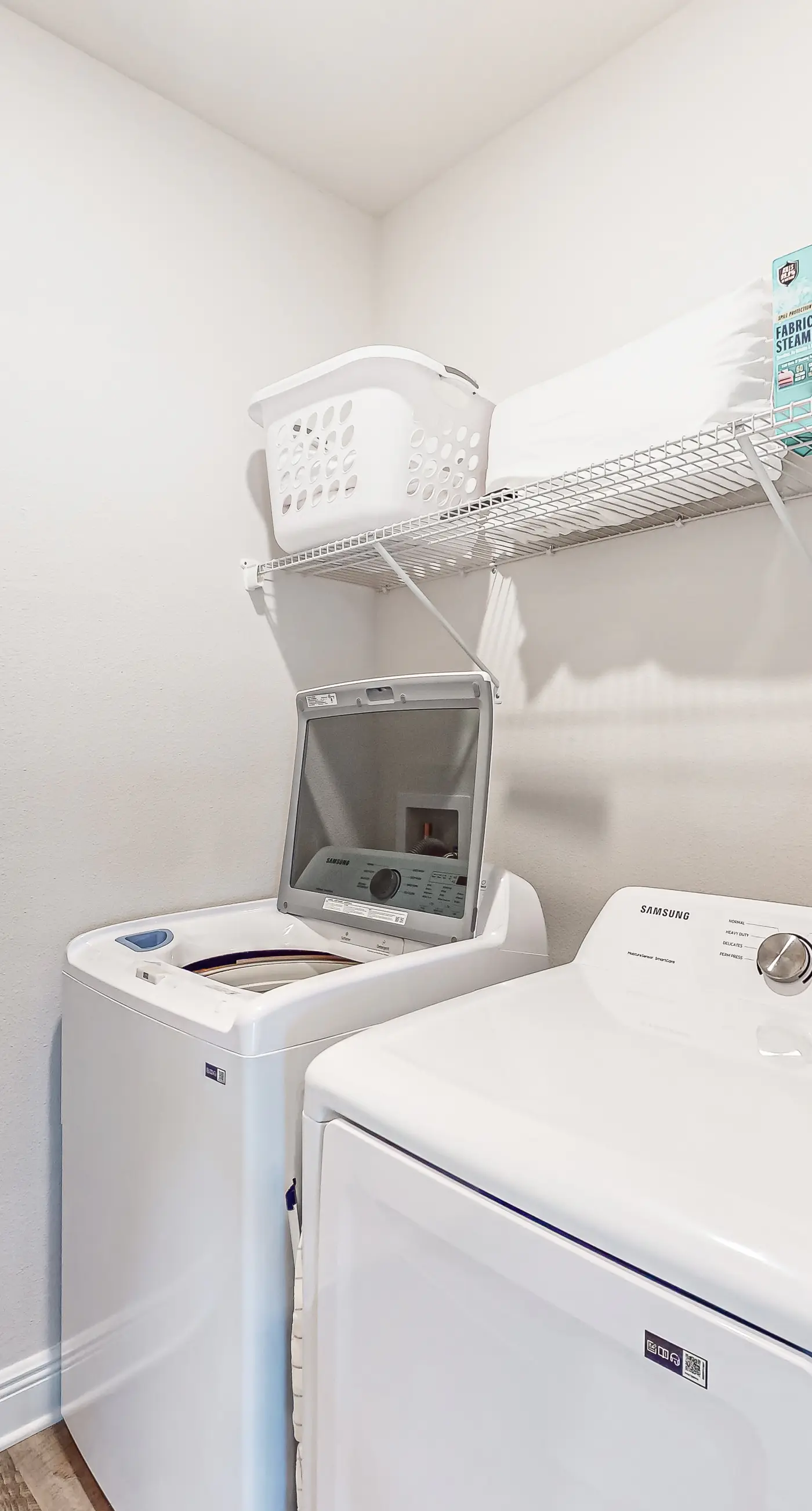 Bay-side, dog-friendly getaway with pool & themed kids rooms