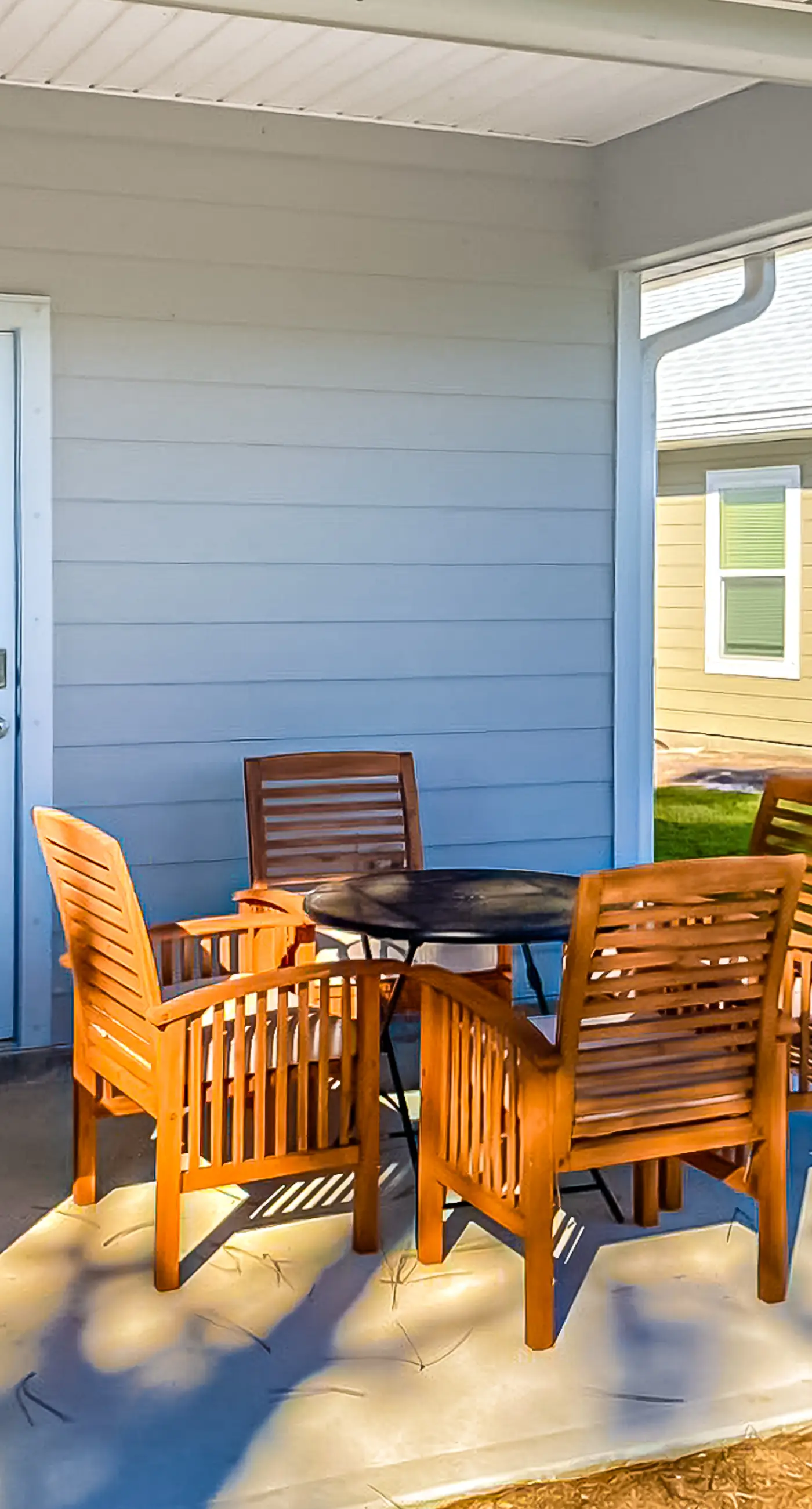 Bay-side, dog-friendly getaway with pool & themed kids rooms