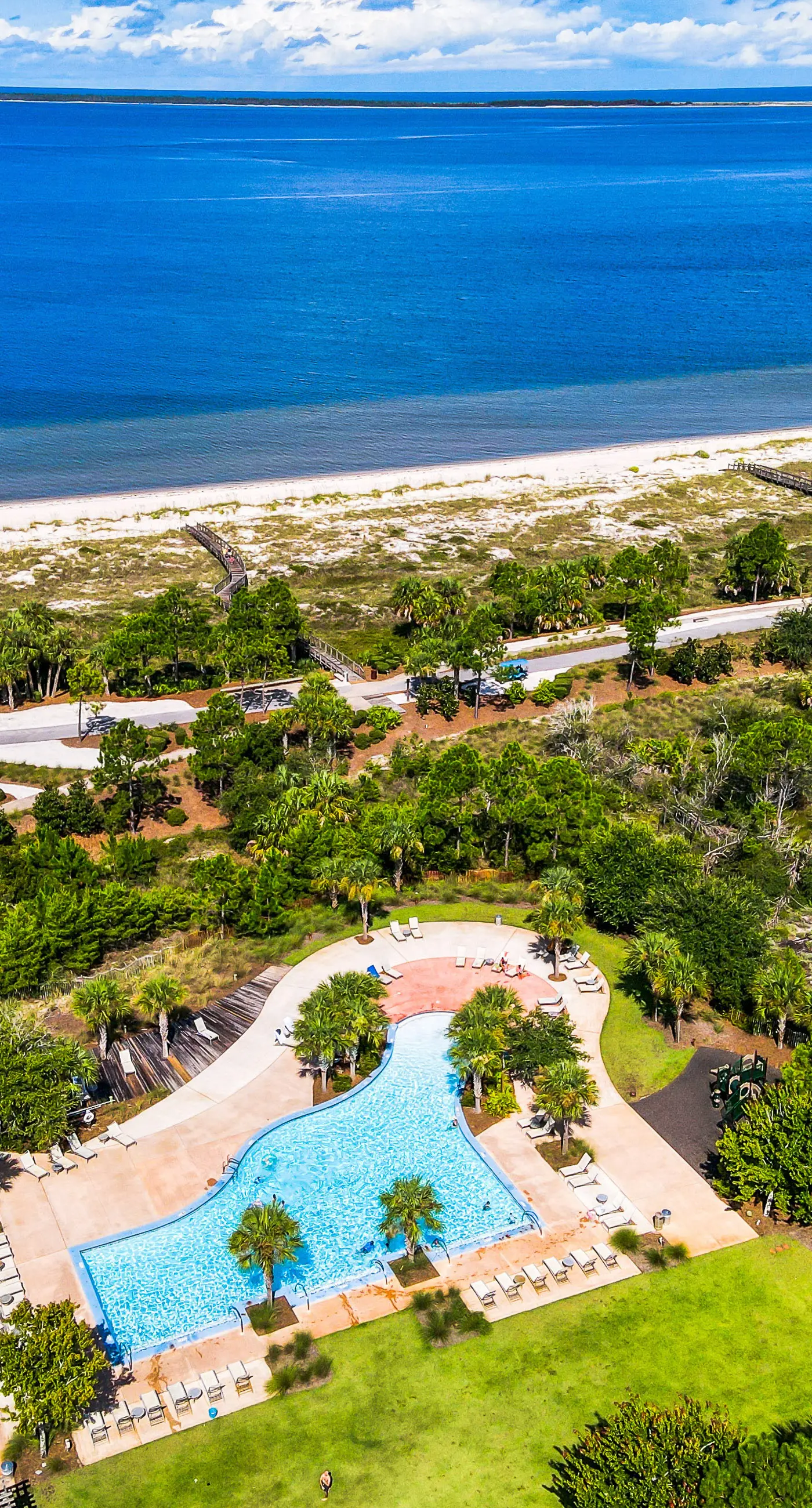 Bay-side, dog-friendly getaway with pool & themed kids rooms