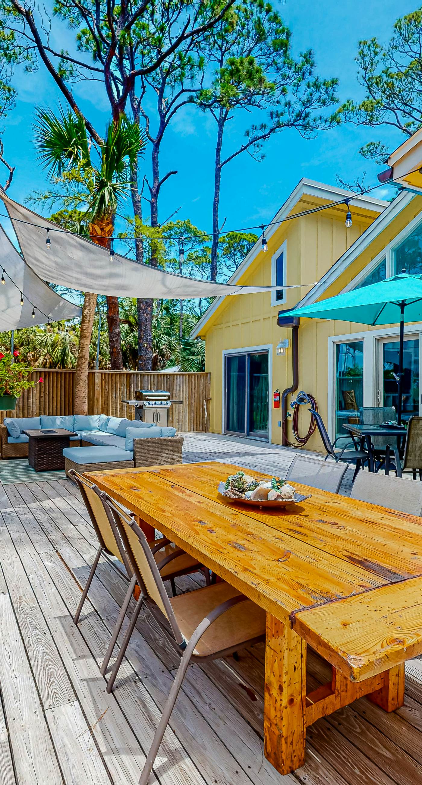 Snowbird-friendly home with a deck, hot tub, washer/dryer & central AC