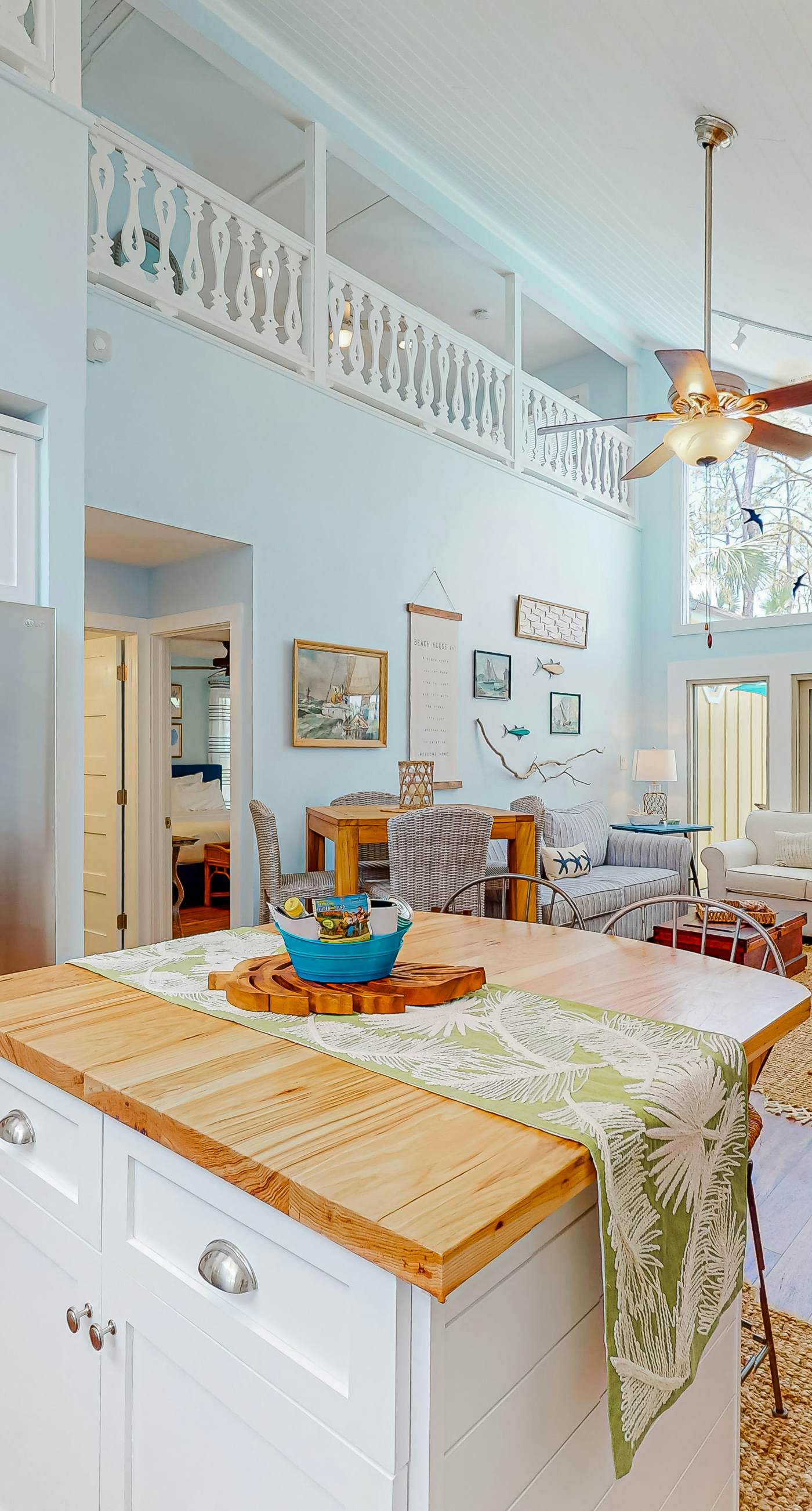 Snowbird-friendly home with a deck, hot tub, washer/dryer & central AC