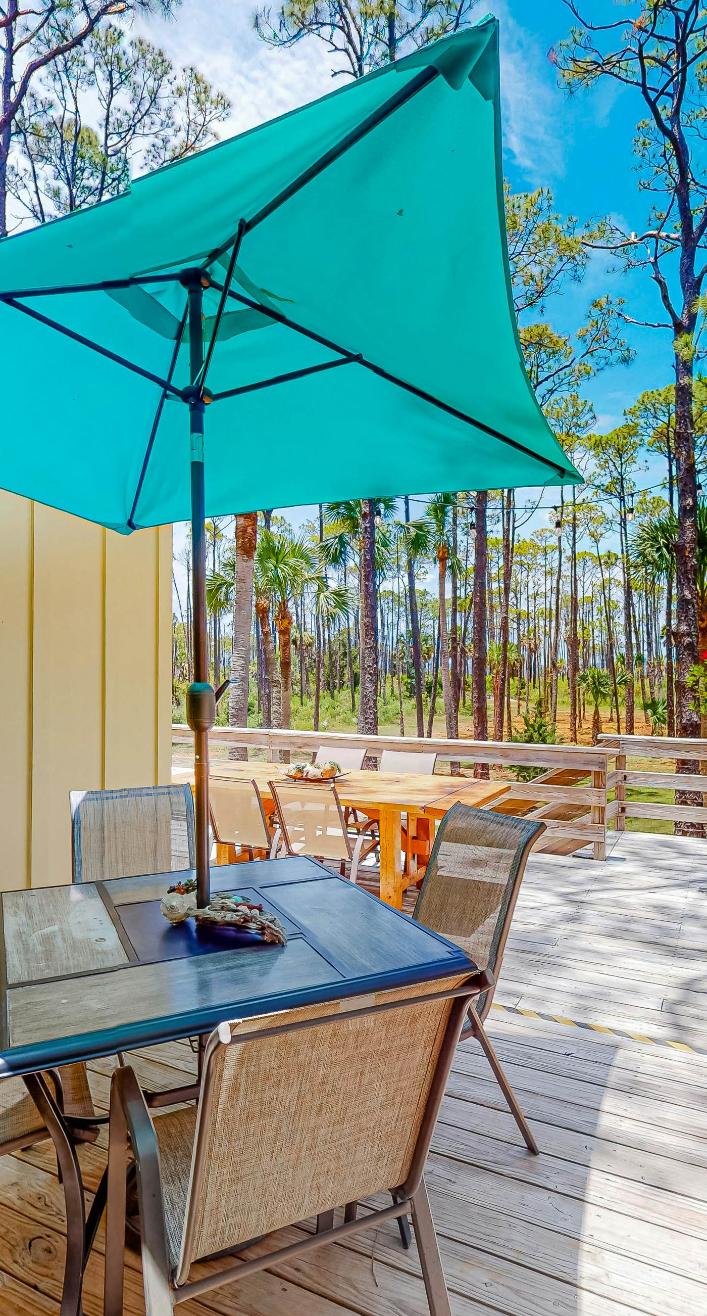 Snowbird-friendly home with a deck, hot tub, washer/dryer & central AC