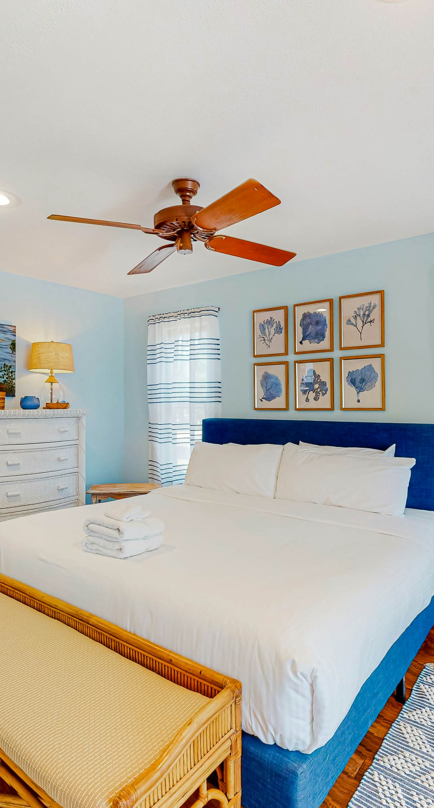 Snowbird-friendly home with a deck, hot tub, washer/dryer & central AC