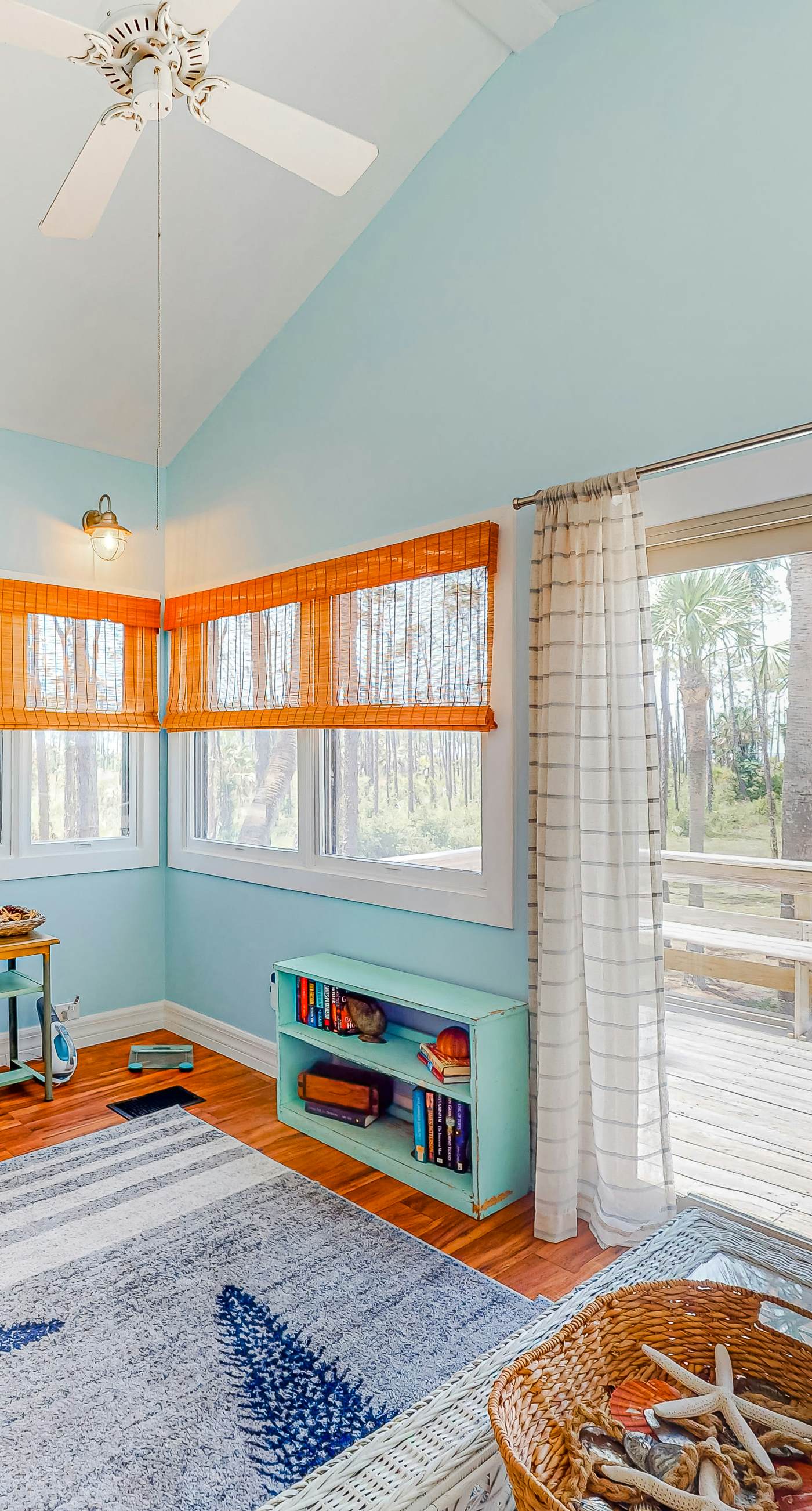 Snowbird-friendly home with a deck, hot tub, washer/dryer & central AC