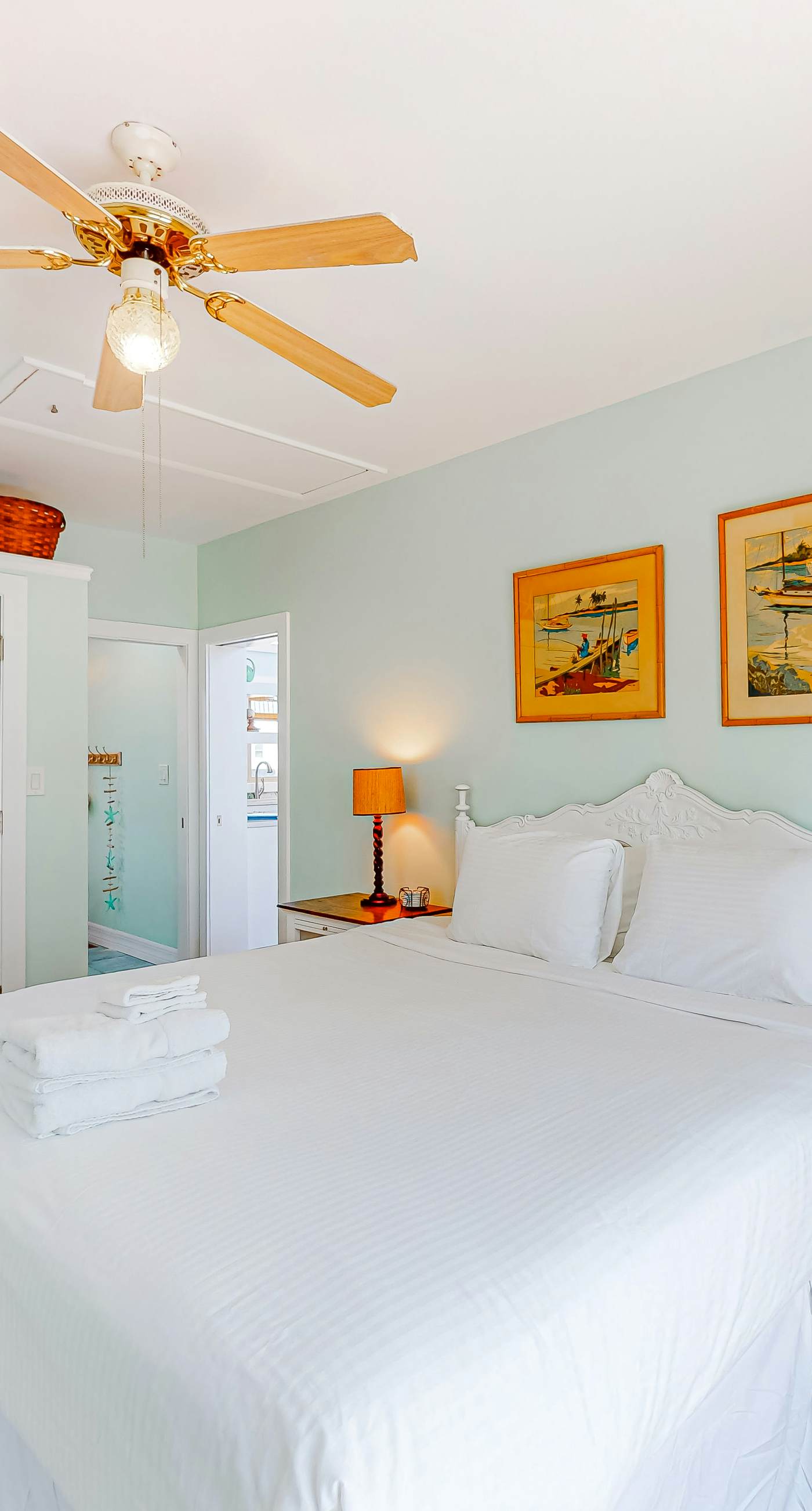 Snowbird-friendly home with a deck, hot tub, washer/dryer & central AC