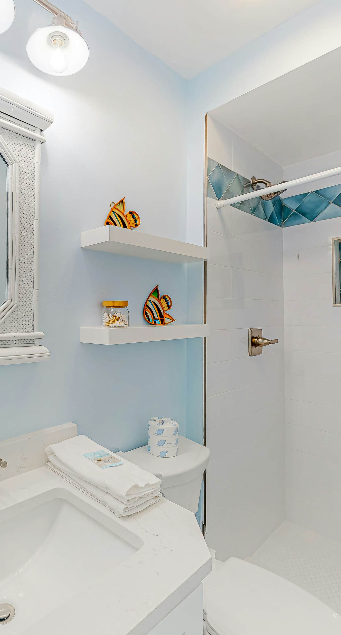 Snowbird-friendly home with a deck, hot tub, washer/dryer & central AC